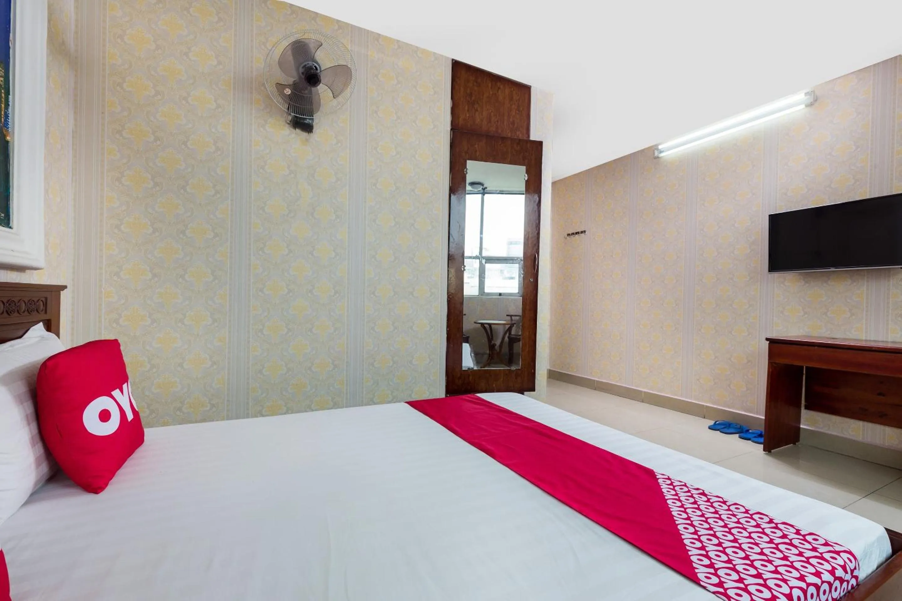 Bedroom, Bed in Van Anh Hotel