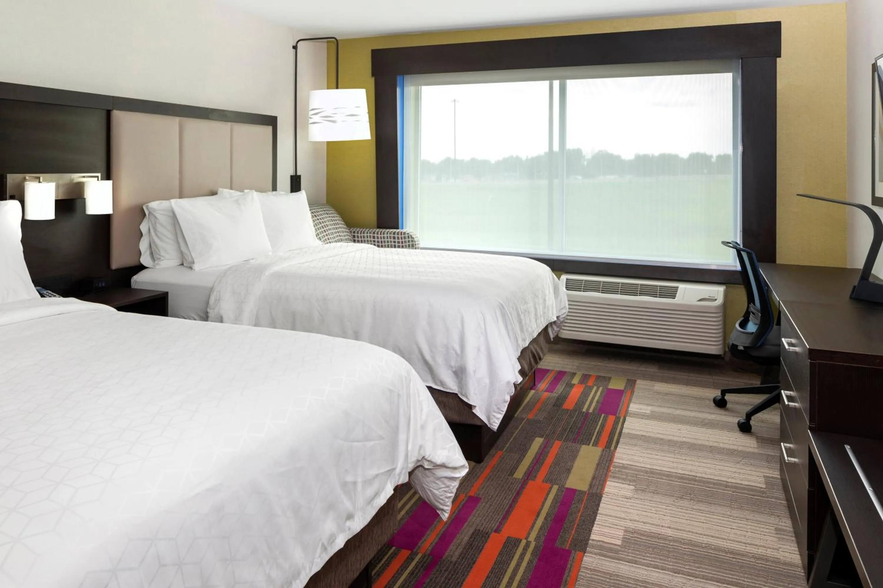Photo of the whole room, Bed in Holiday Inn Express & Suites - Bourbonnais East - Bradley by IHG