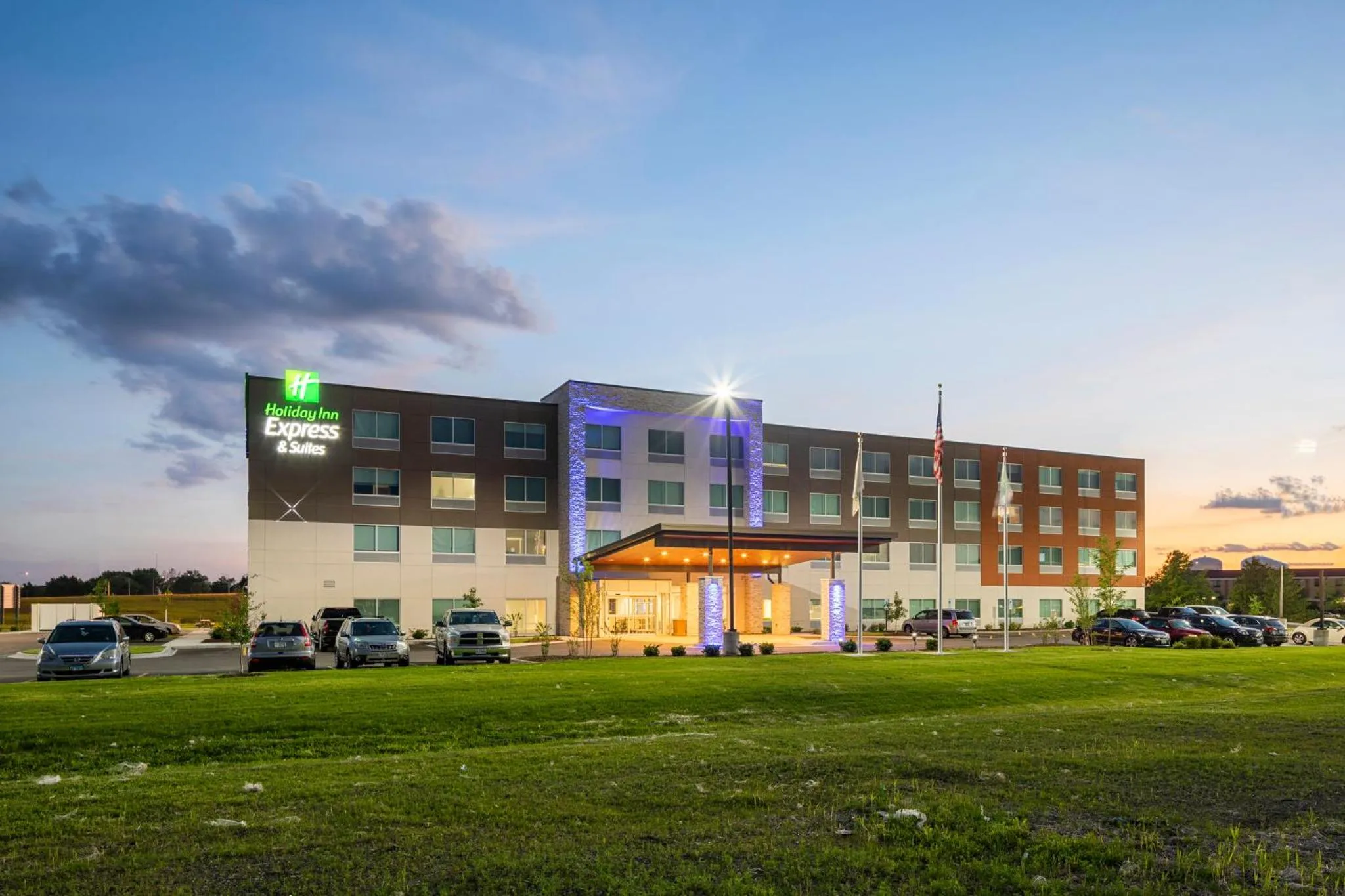 Property building in Holiday Inn Express & Suites - Bourbonnais East - Bradley by IHG