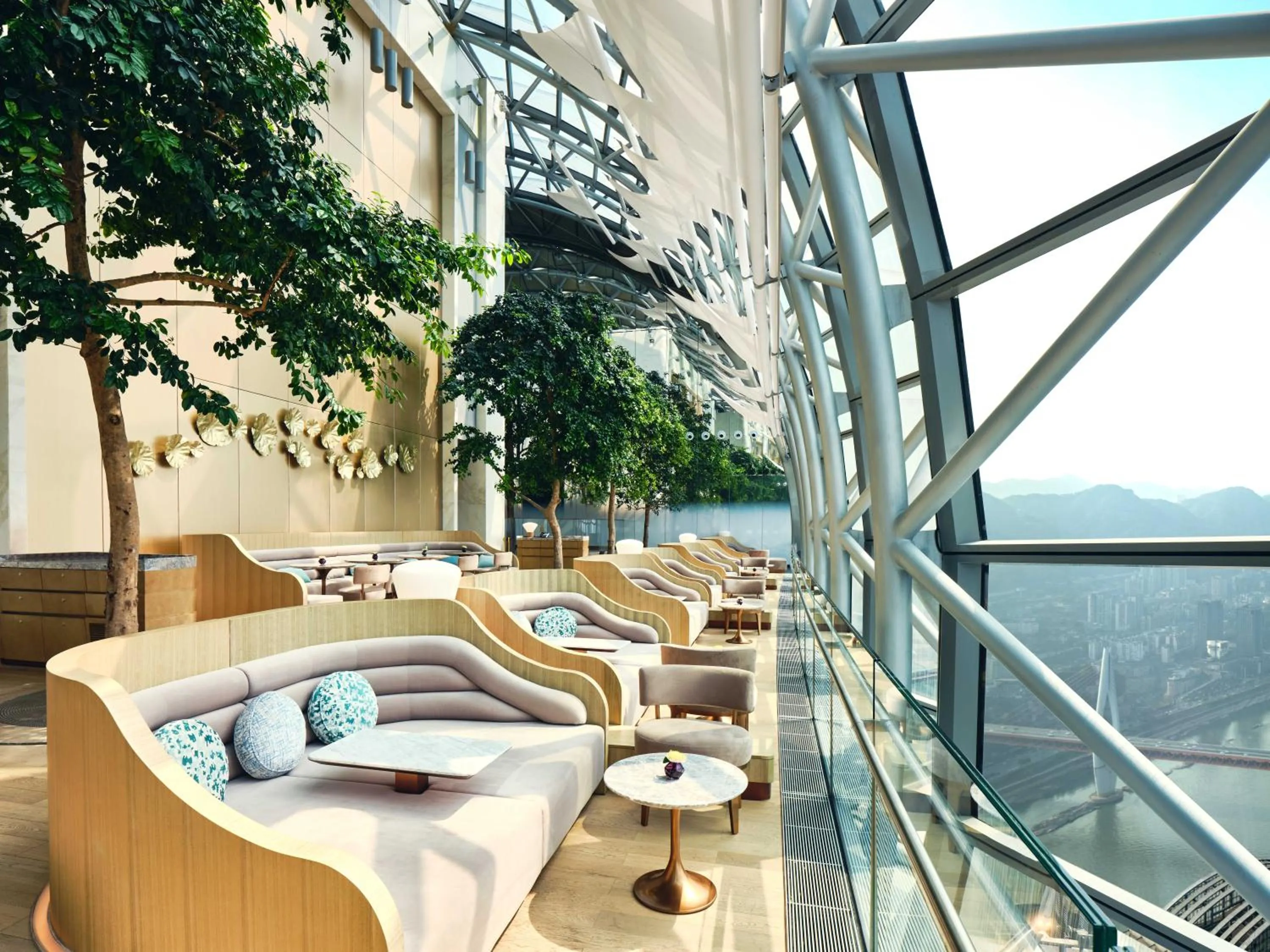 Lounge or bar in InterContinental Chongqing Raffles City by IHG