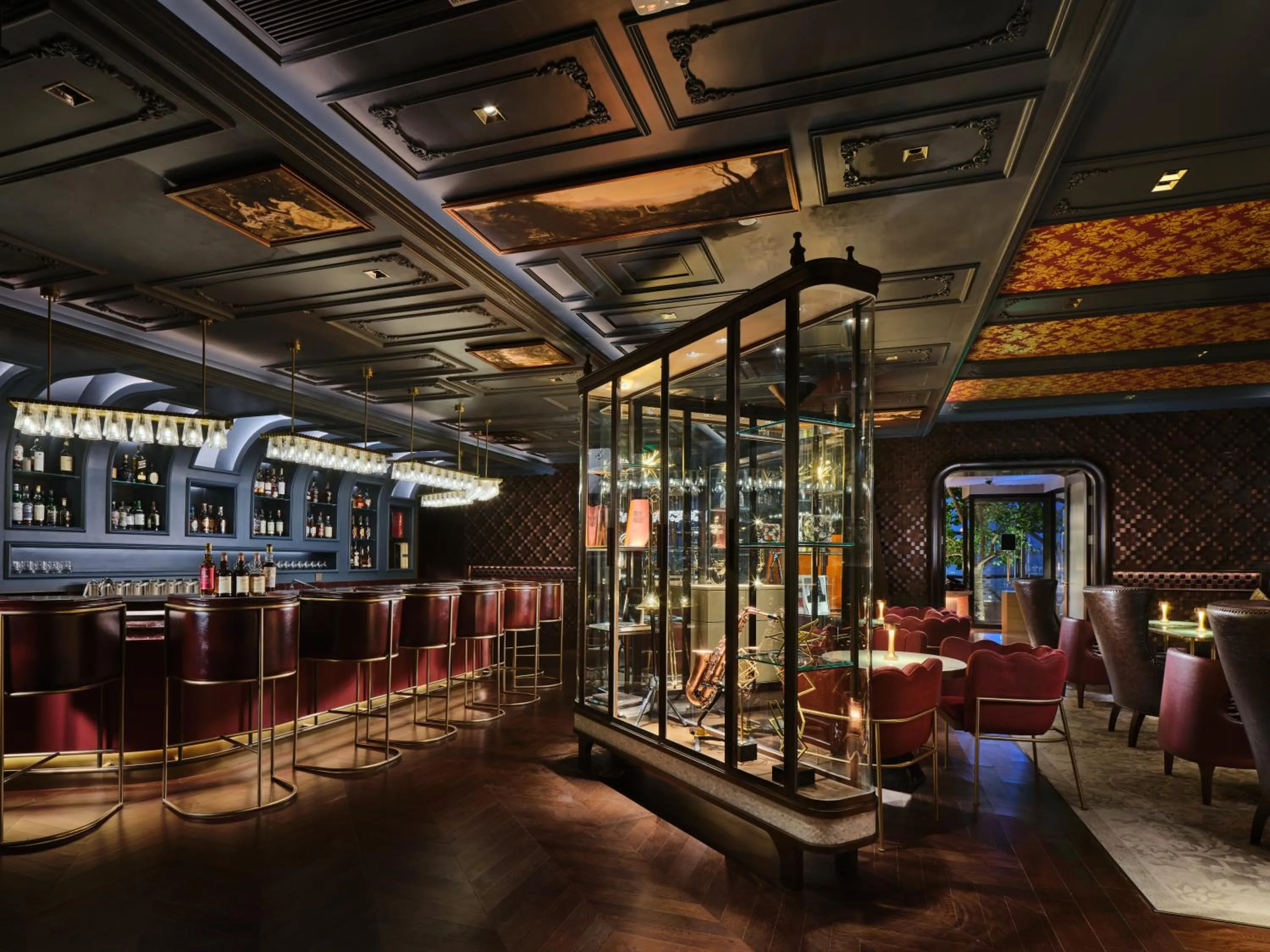 Lounge or bar in InterContinental Chongqing Raffles City by IHG