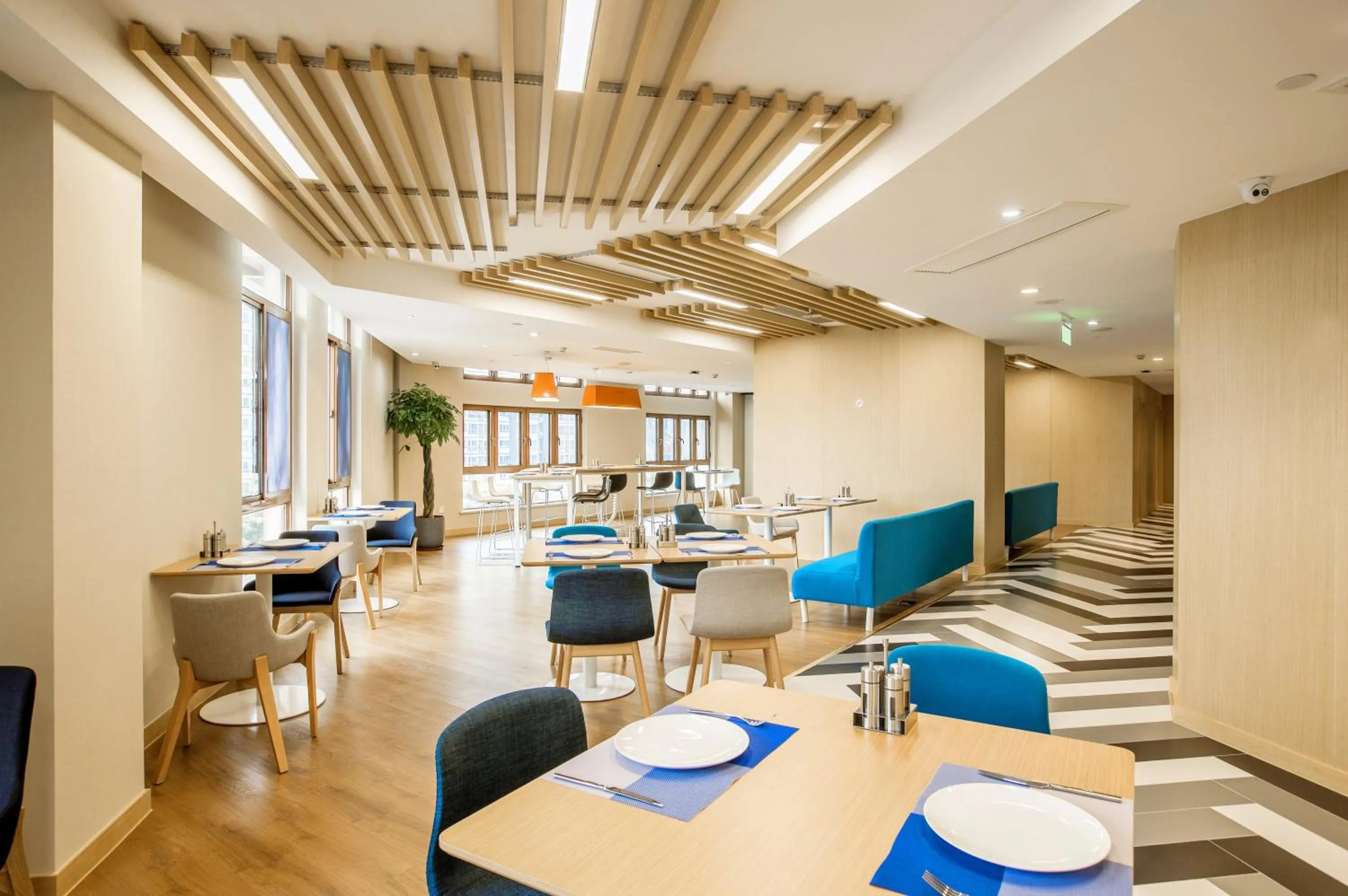 Restaurant/places to eat in Holiday Inn Express Zhangjiagang Free Trade Zone by IHG