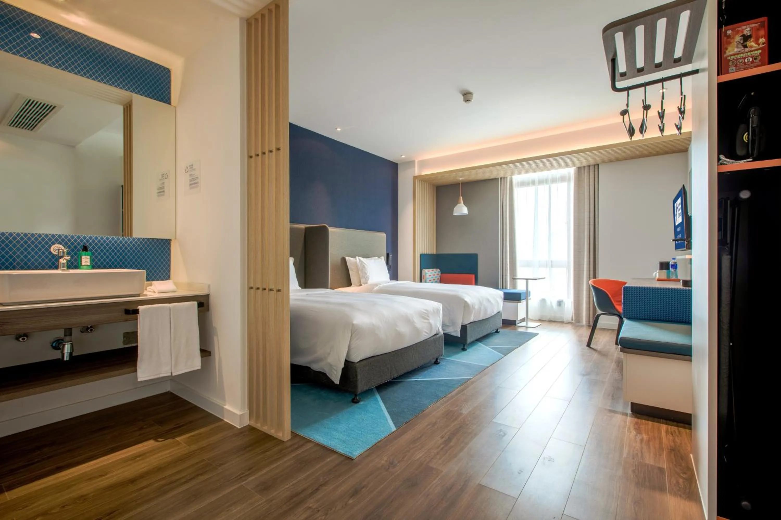 Photo of the whole room, Bed in Holiday Inn Express Zhangjiagang Free Trade Zone by IHG