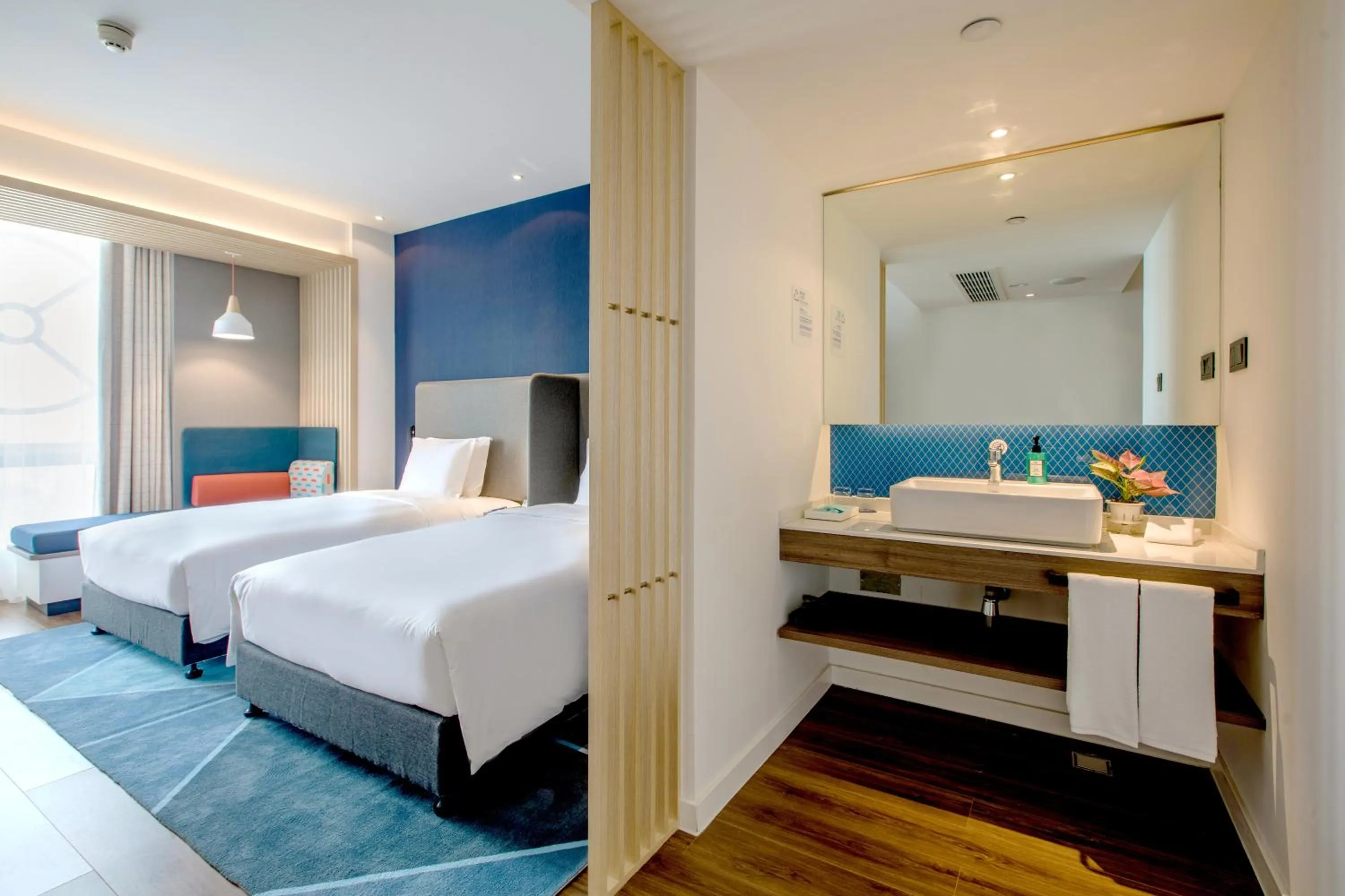 Photo of the whole room, Bed in Holiday Inn Express Zhangjiagang Free Trade Zone by IHG