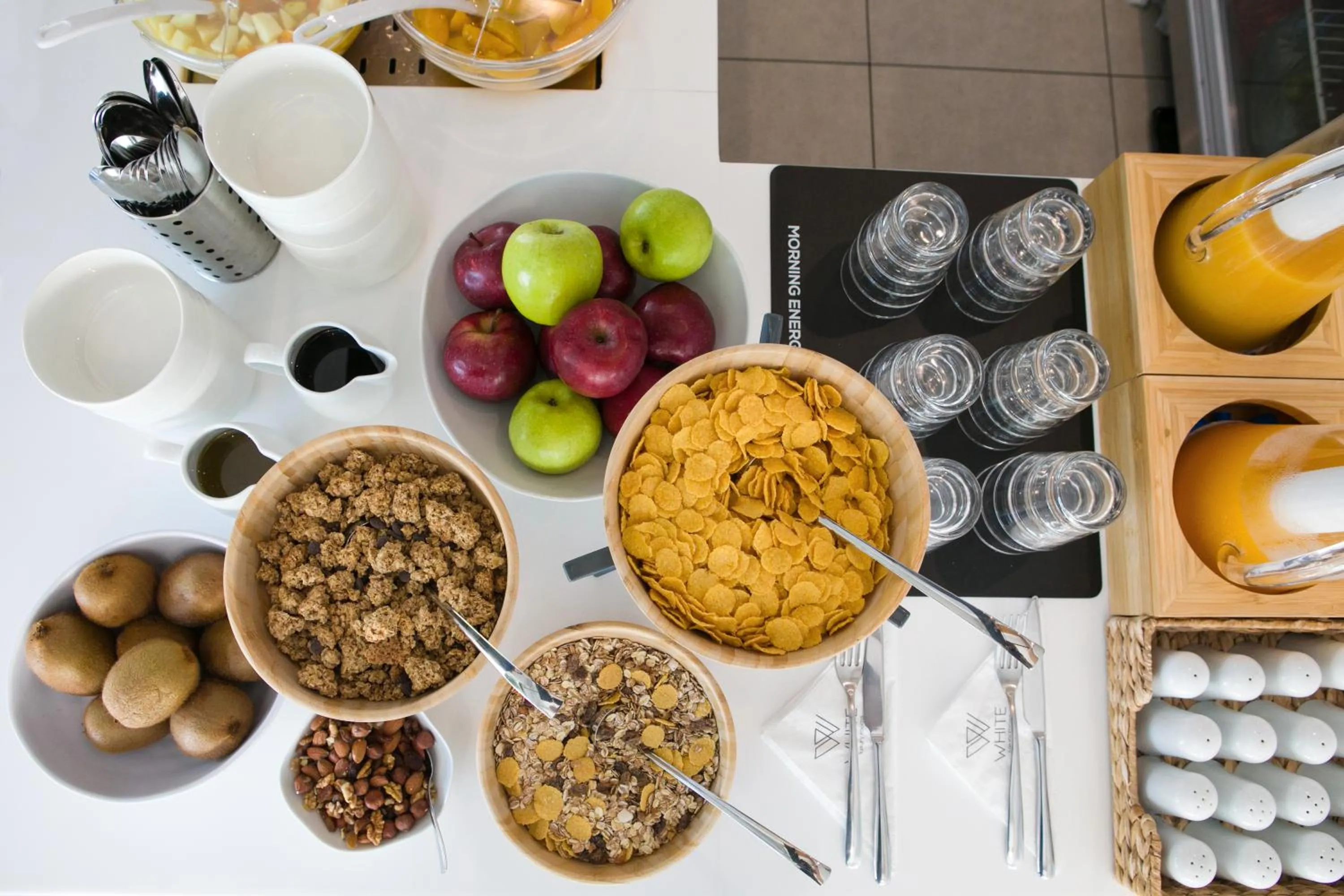 Breakfast in White 9