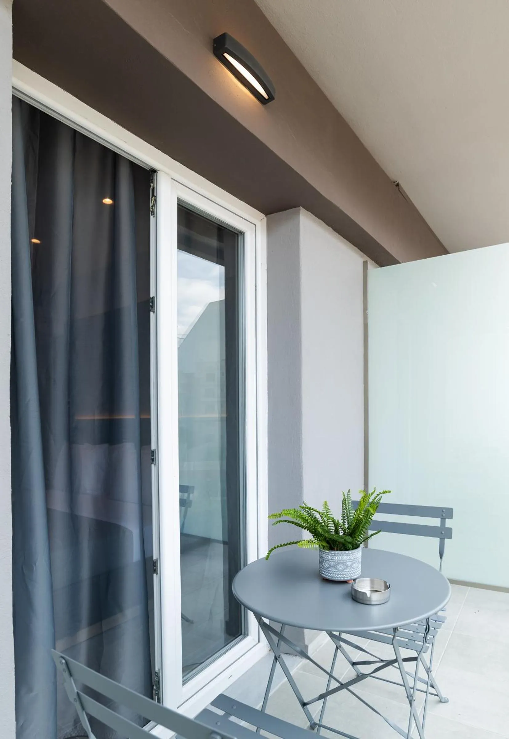 Balcony/Terrace in White 9