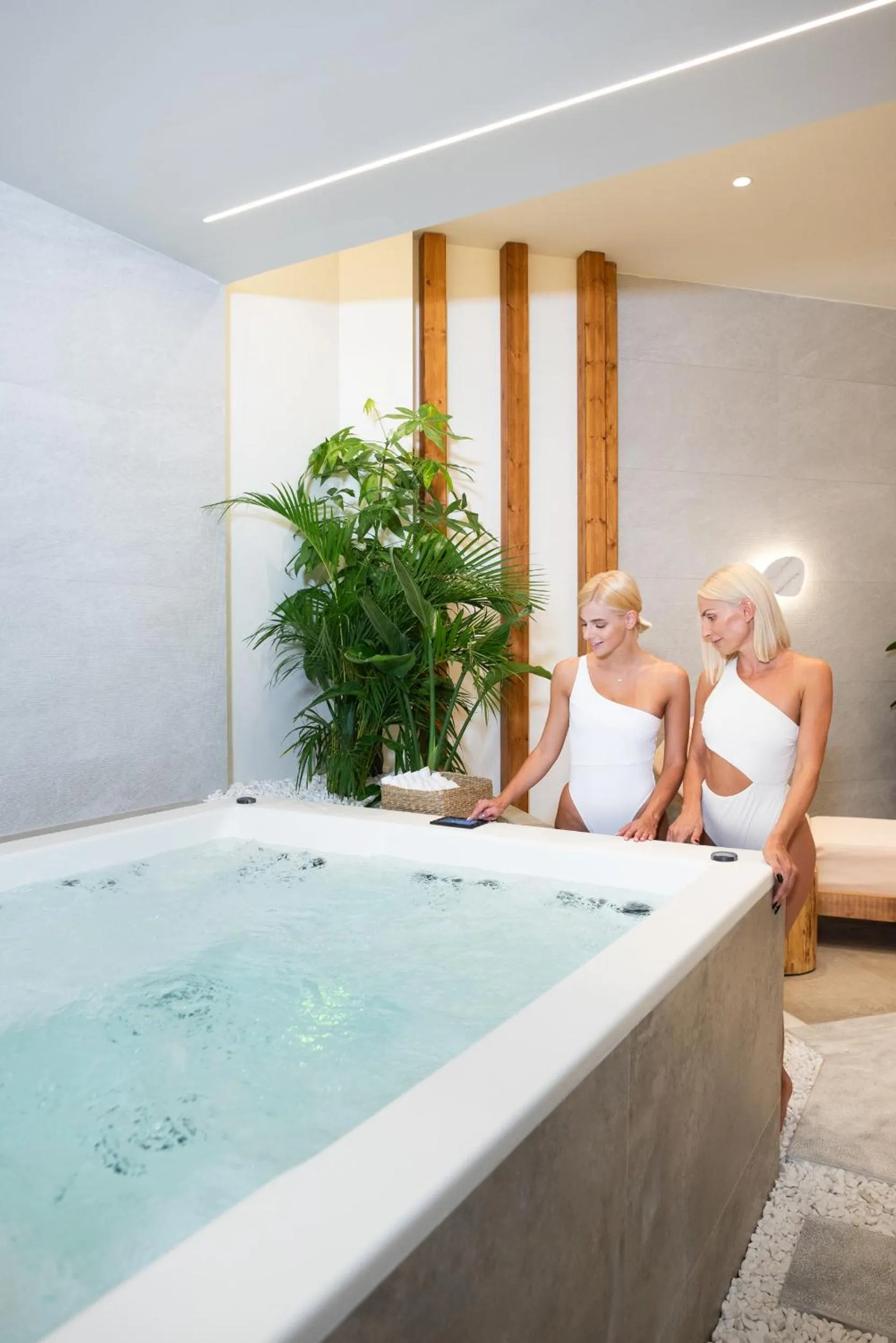 Spa and wellness centre/facilities in White 9