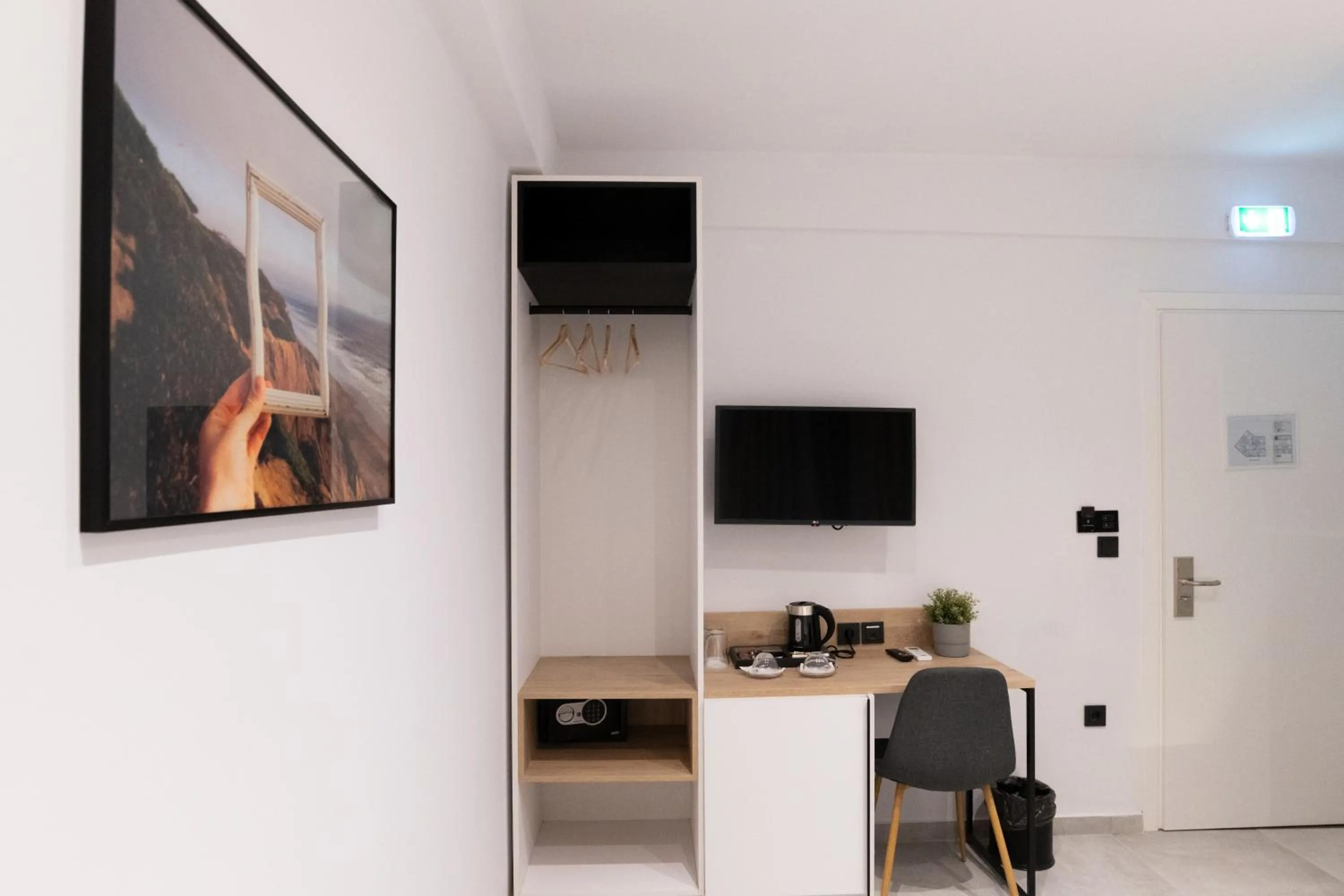 TV and multimedia in White 9