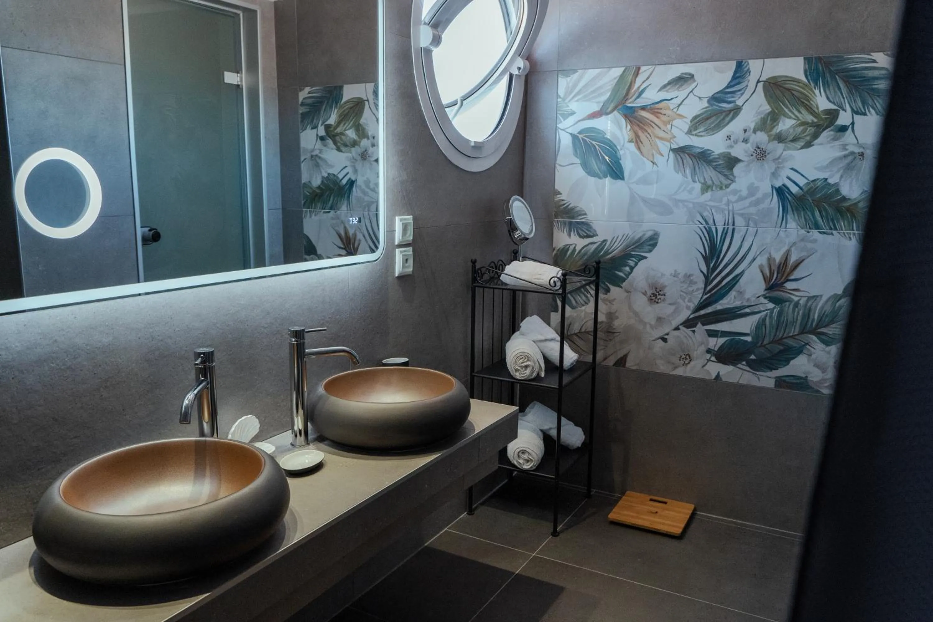 Bathroom in Karalis City Hotel