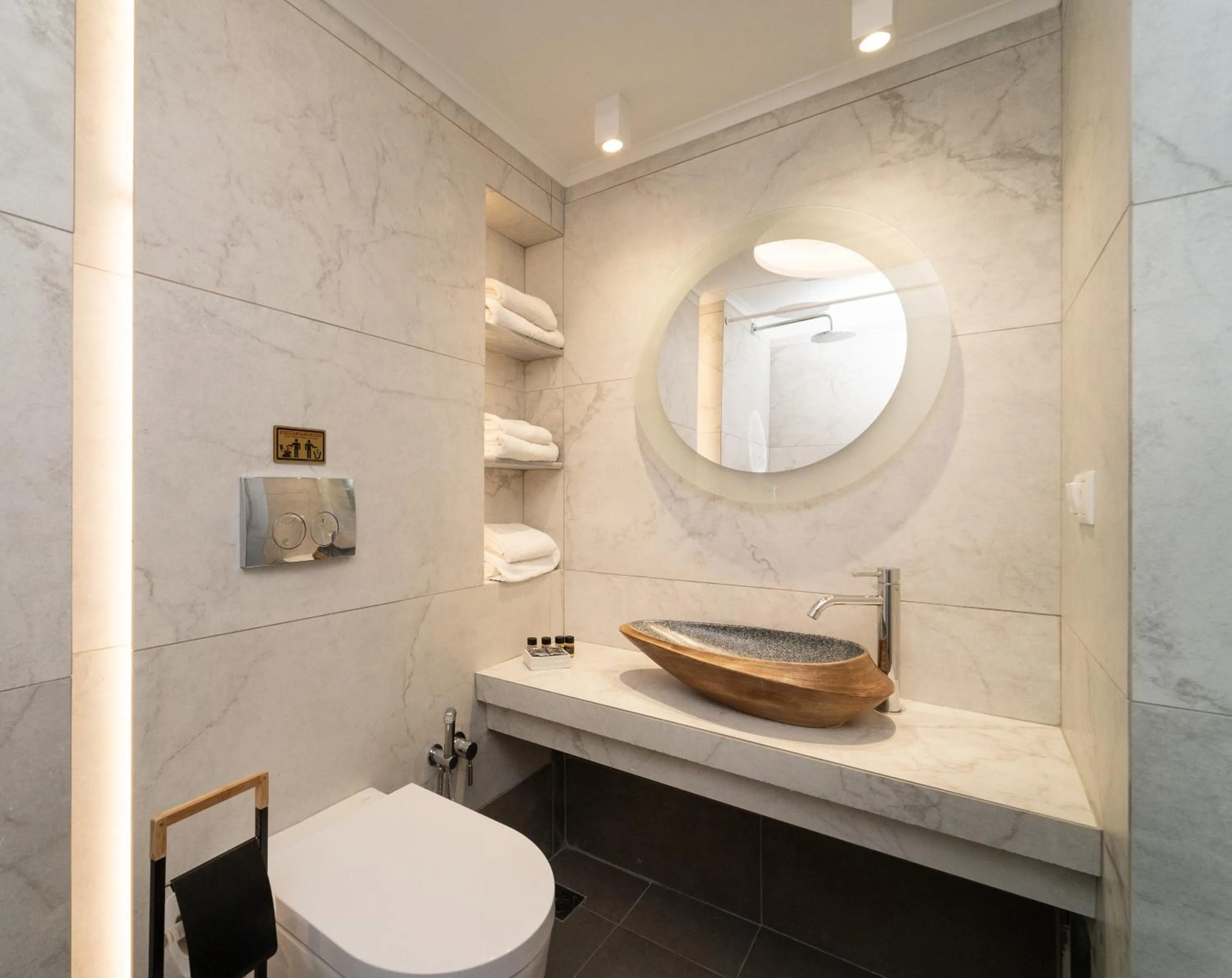 Bathroom in Karalis City Hotel