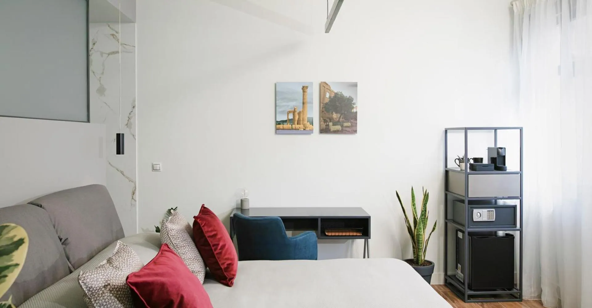 Photo of the whole room, Bed in The Gem Society Hotel