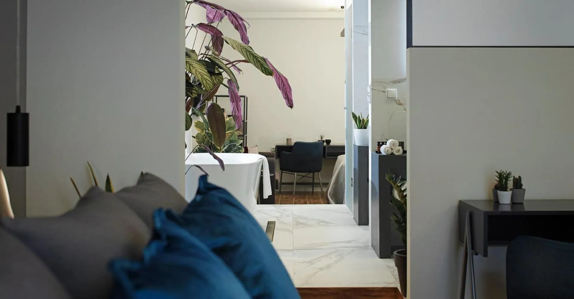 Living room, Bed in The Gem Society Hotel