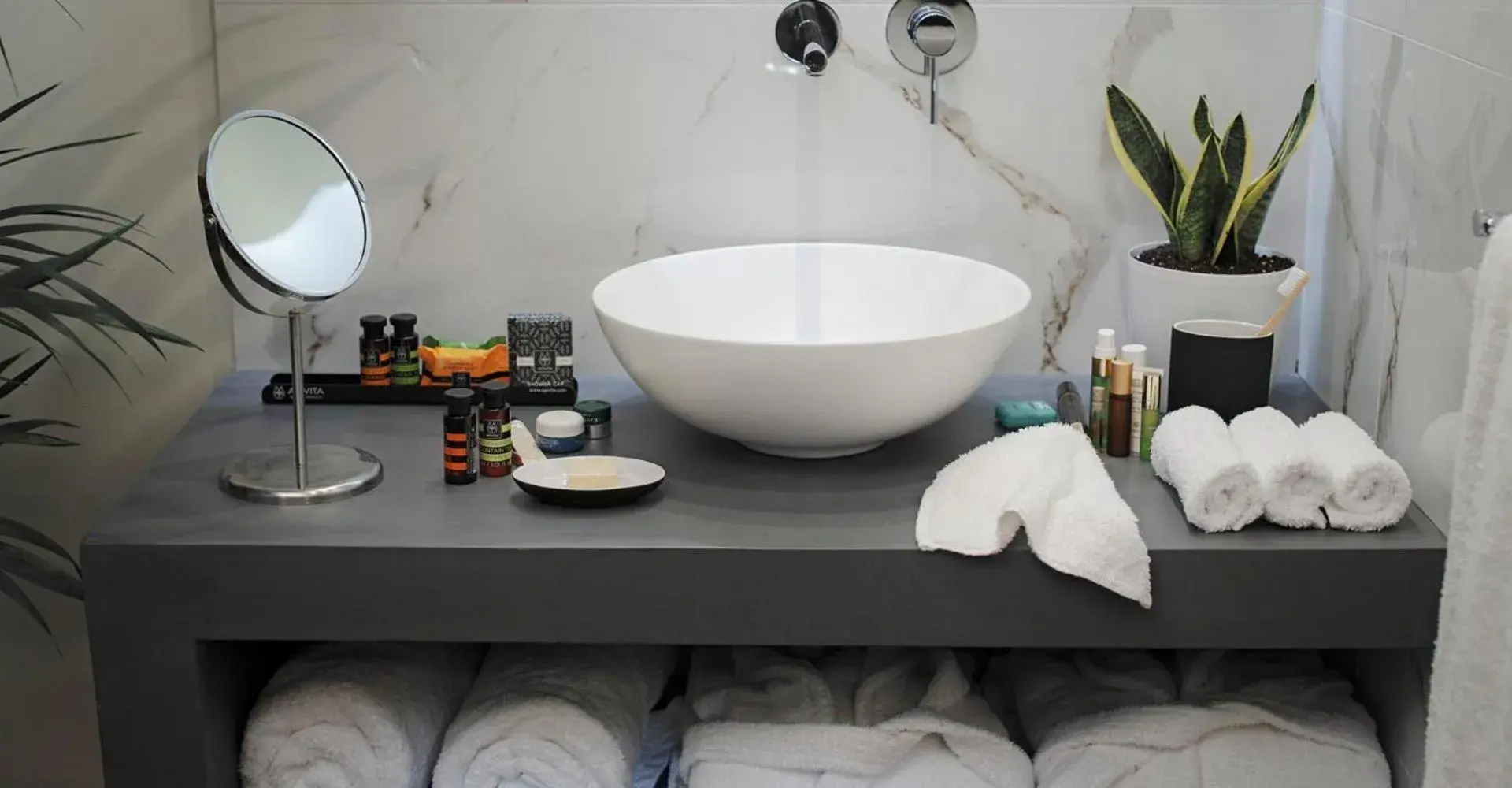 Standard Double Room with Internal Atrium View in The Gem Society Hotel Standard Double Room with Internal Atrium View in The Gem Society Hotel