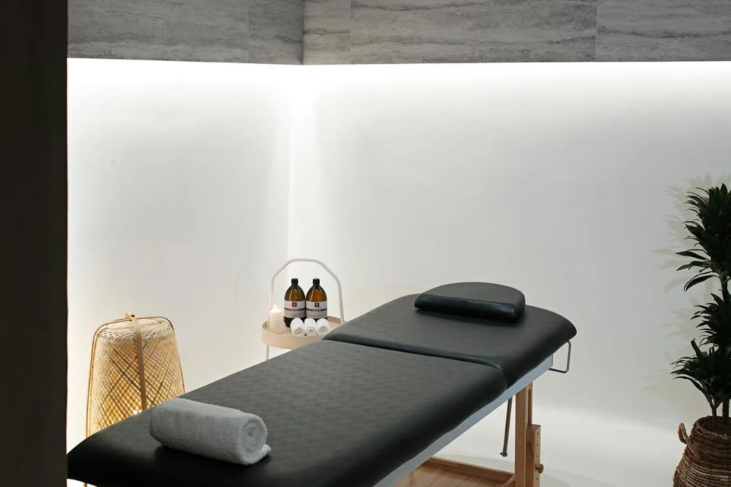 Massage in The Gem Society Hotel