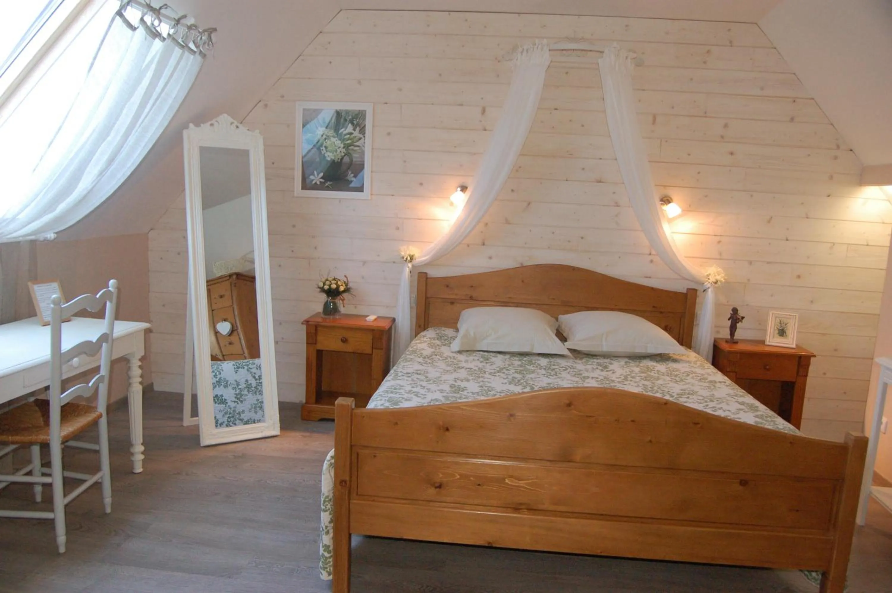 Photo of the whole room in La Chaiserie