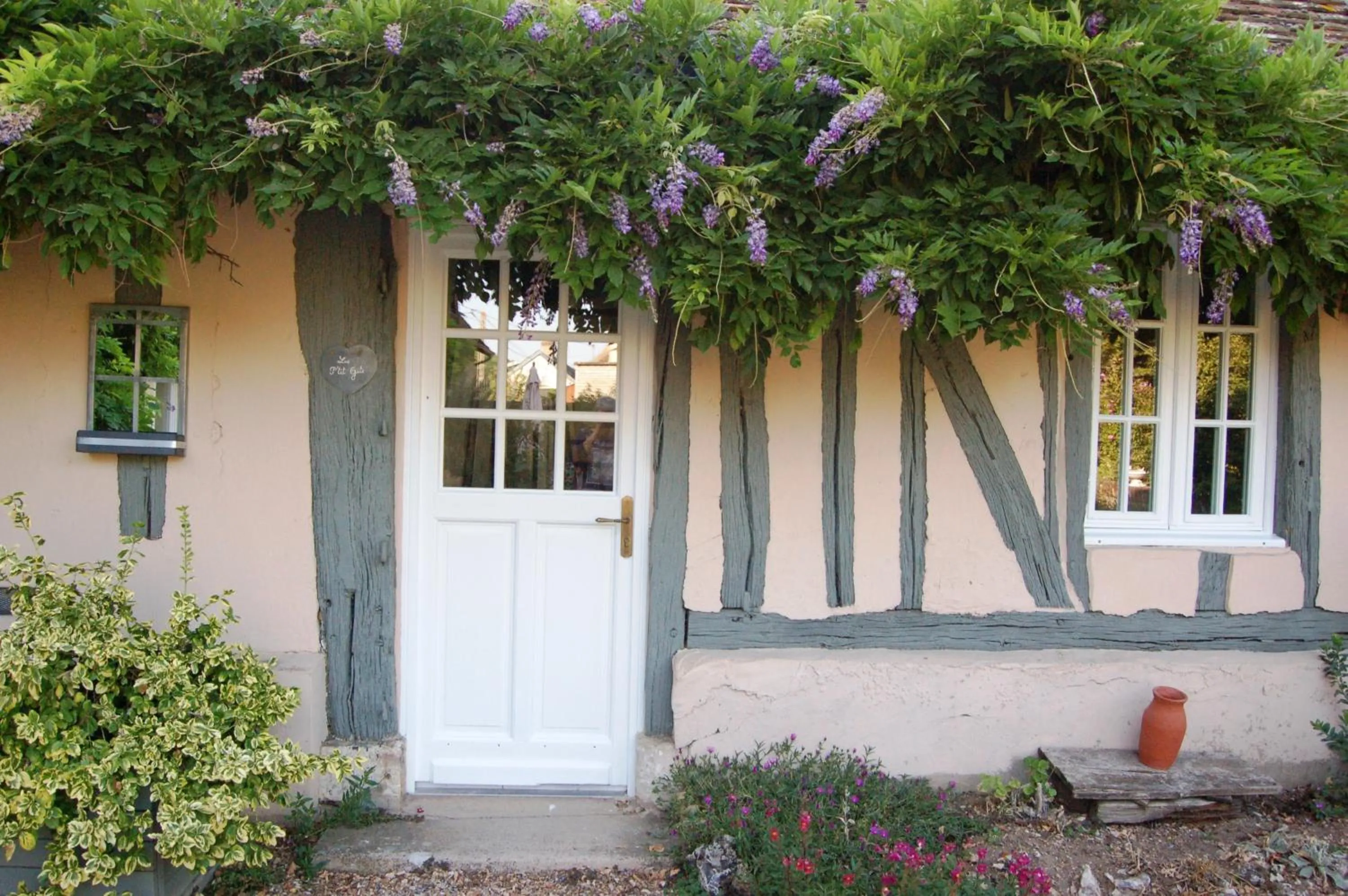 Facade/entrance in La Chaiserie