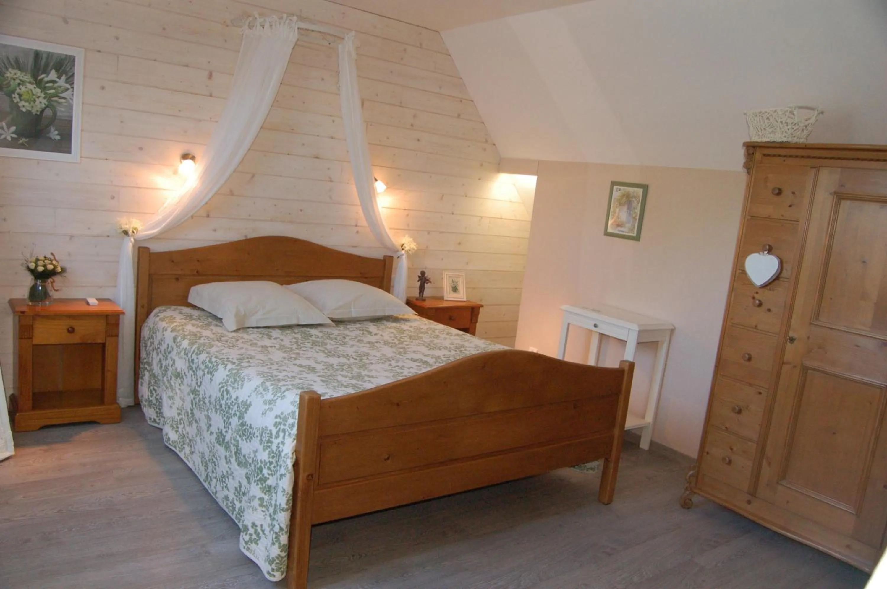 Photo of the whole room in La Chaiserie