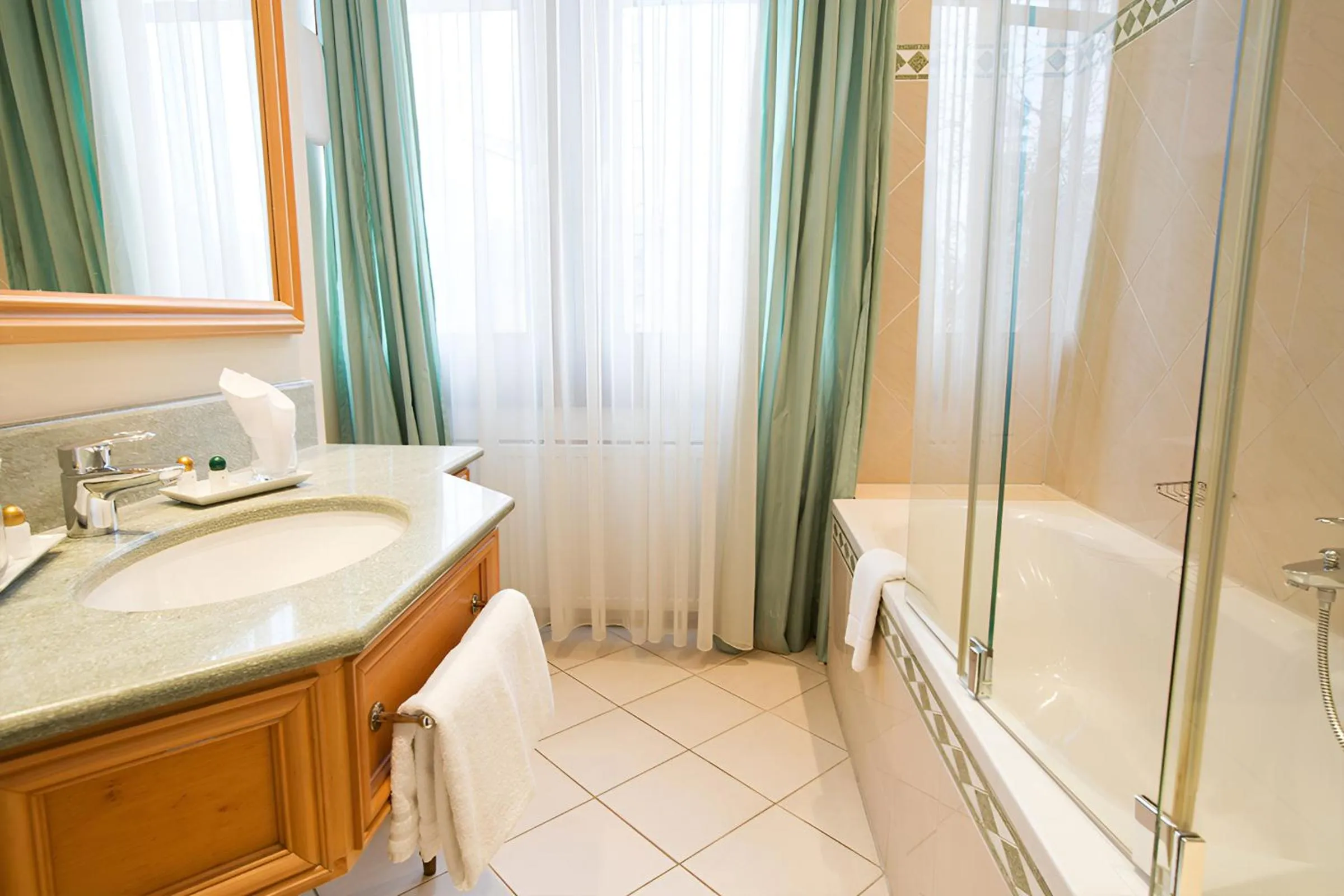 Bathroom in Central-Hotel Kaiserhof