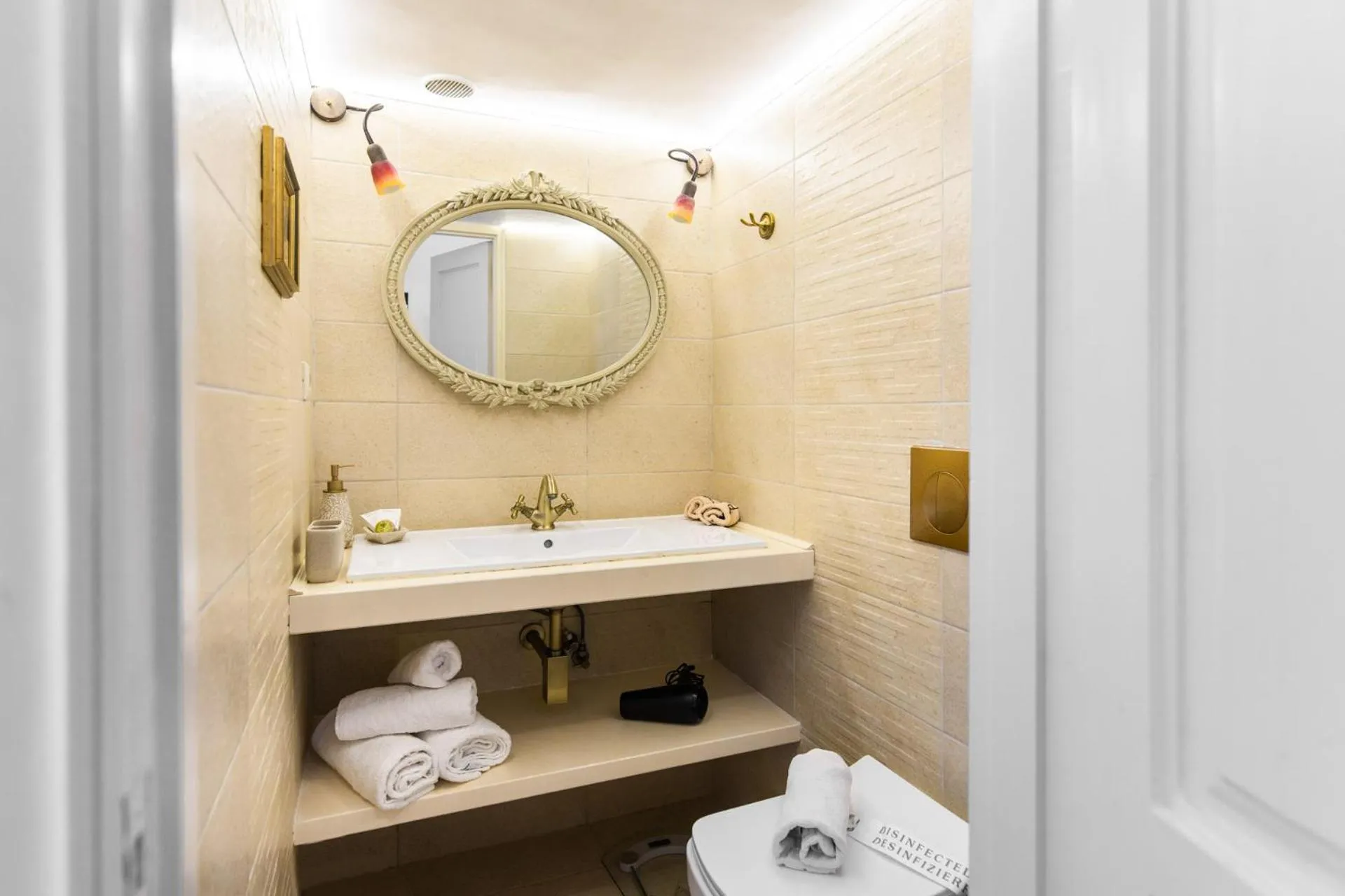 Bathroom in Galaxa Mansion