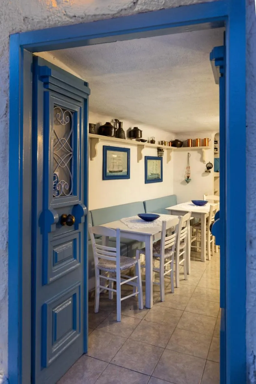 Restaurant/places to eat in Galaxa Mansion