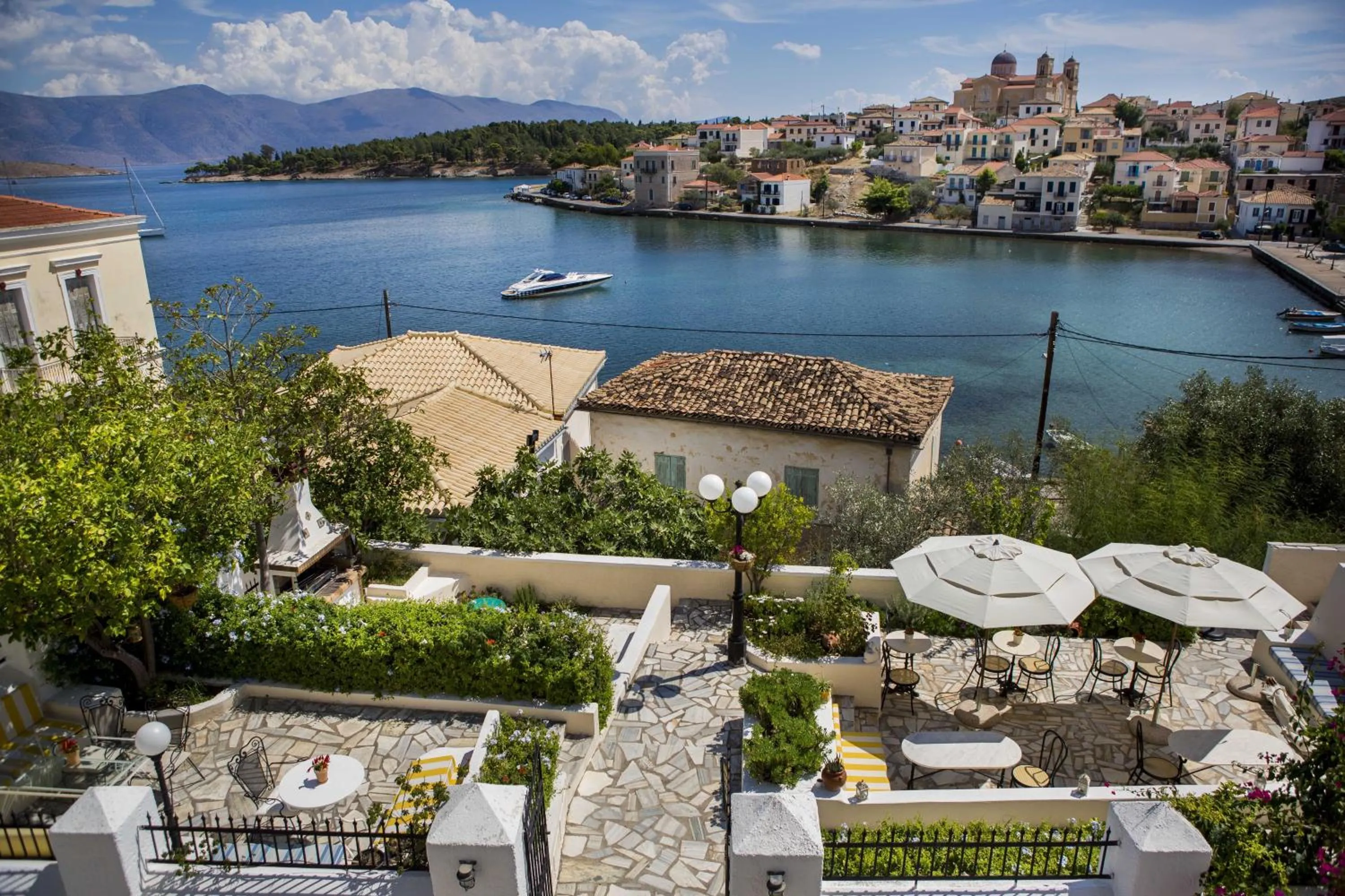 Restaurant/places to eat in Galaxa Mansion