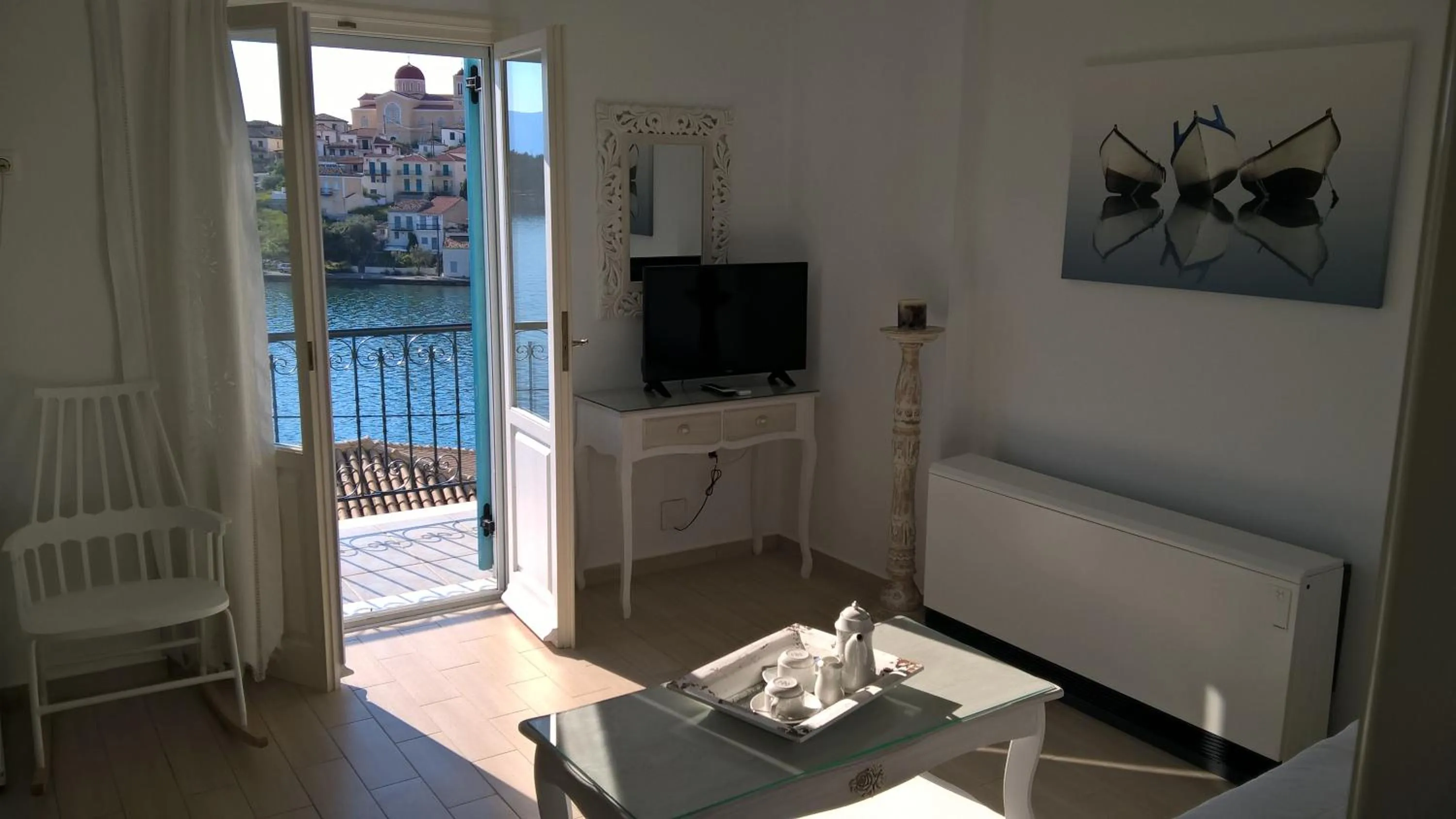 Communal lounge/ TV room in Galaxa Mansion