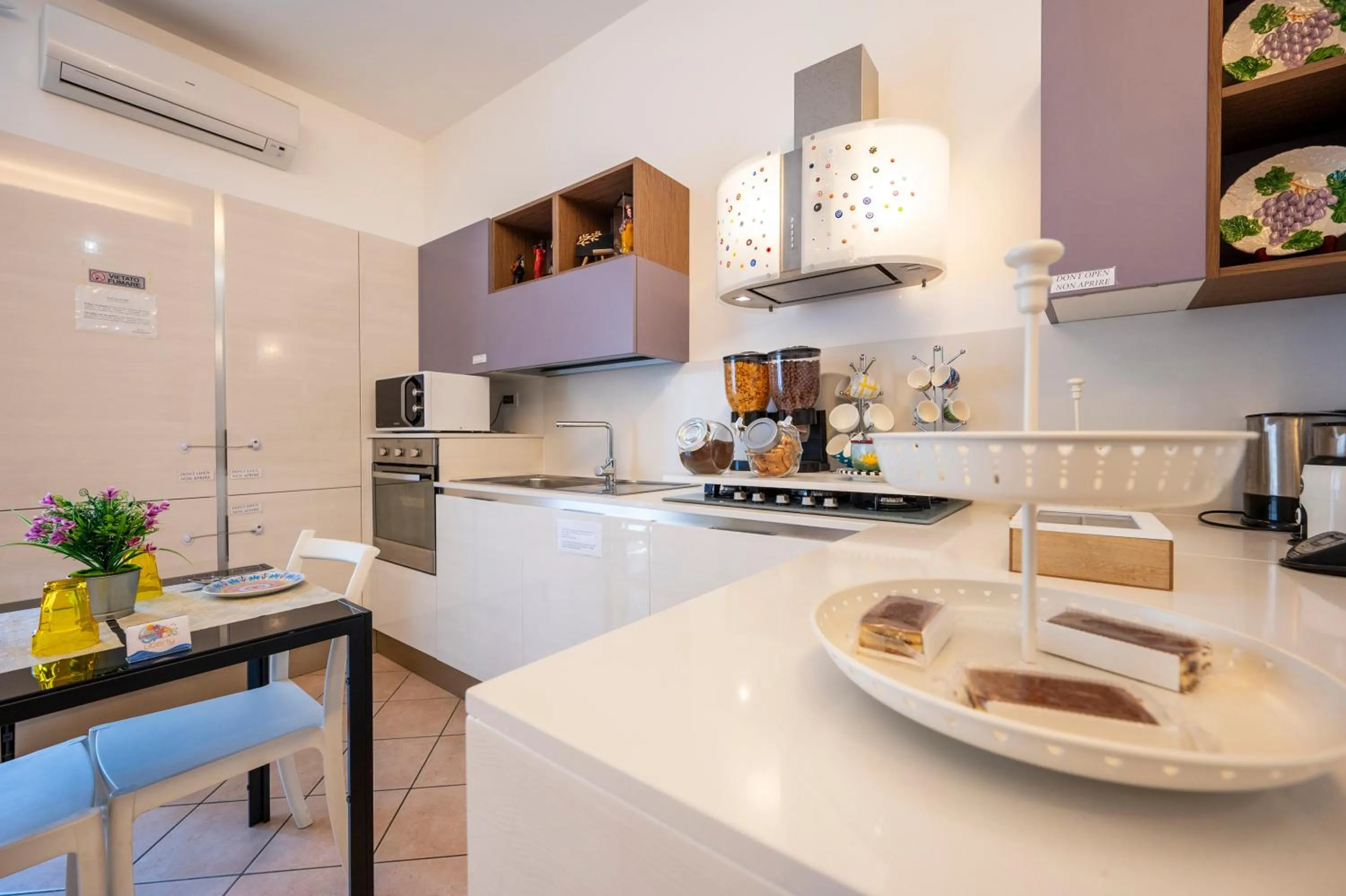 Coffee/tea facilities in Melody Room