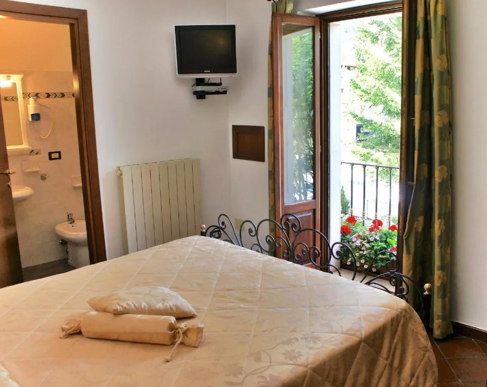 Bed in Hotel Bucaneve