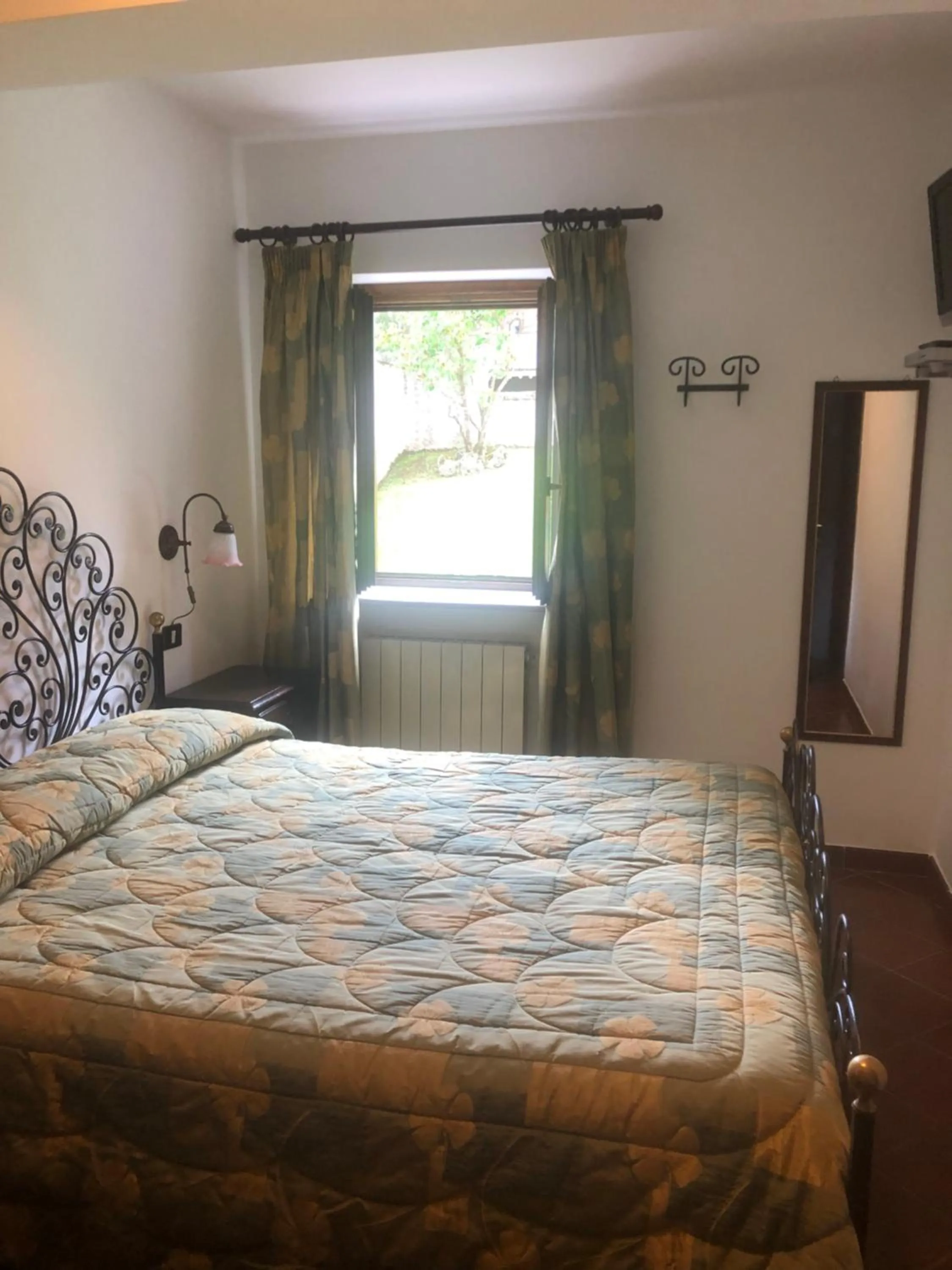 Bed in Hotel Bucaneve