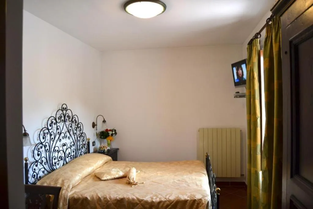 Bed in Hotel Bucaneve