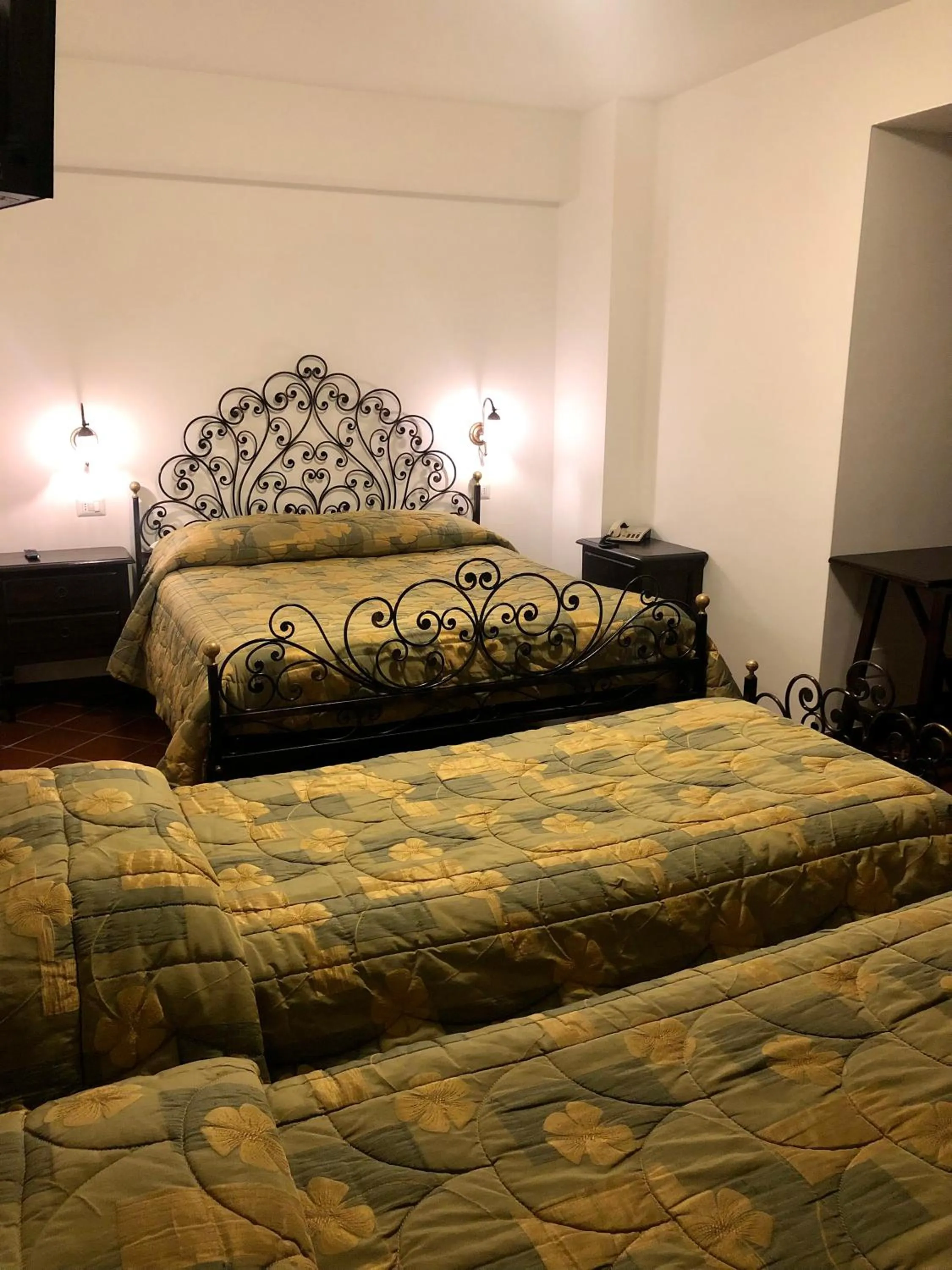 Bed in Hotel Bucaneve