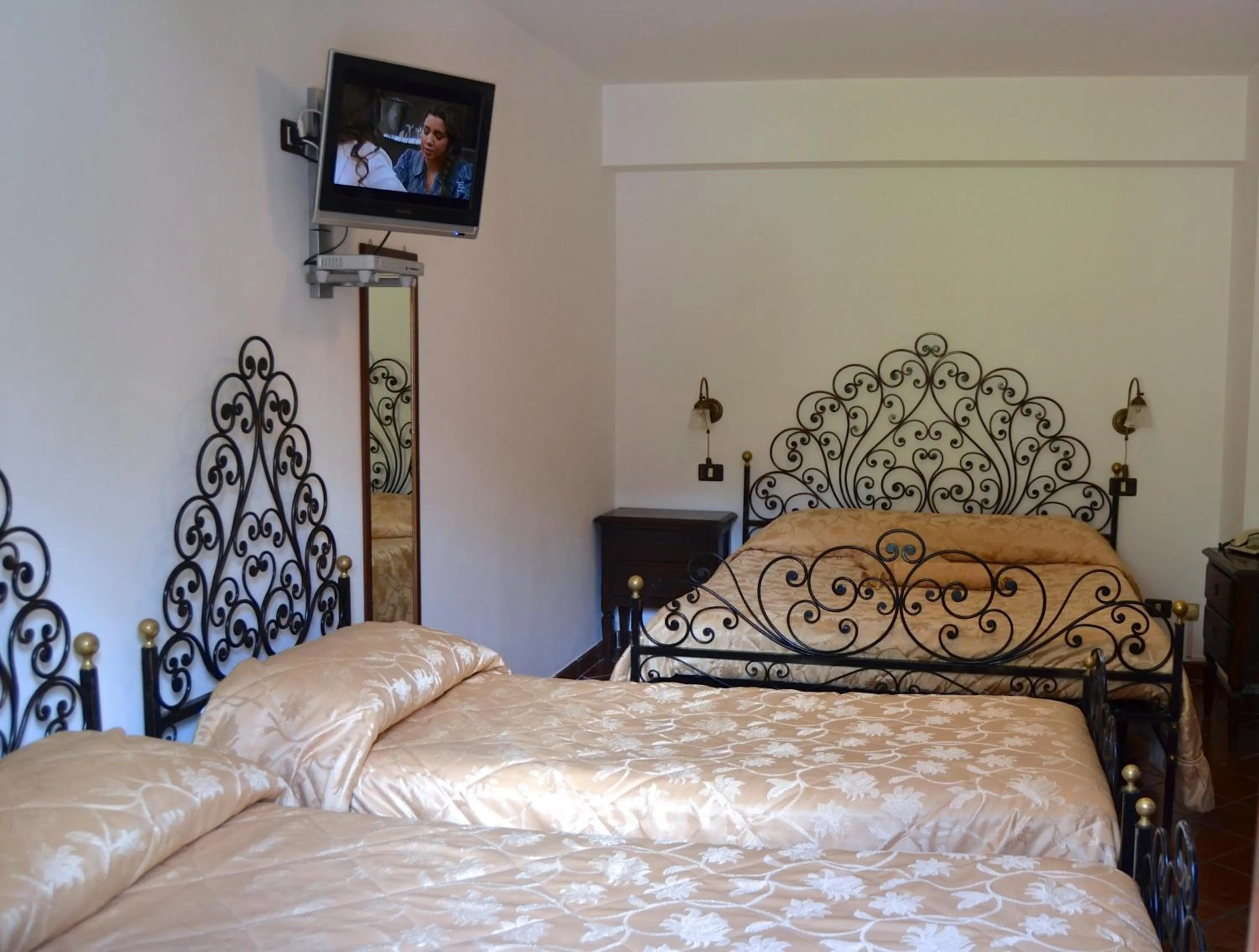 Bed in Hotel Bucaneve