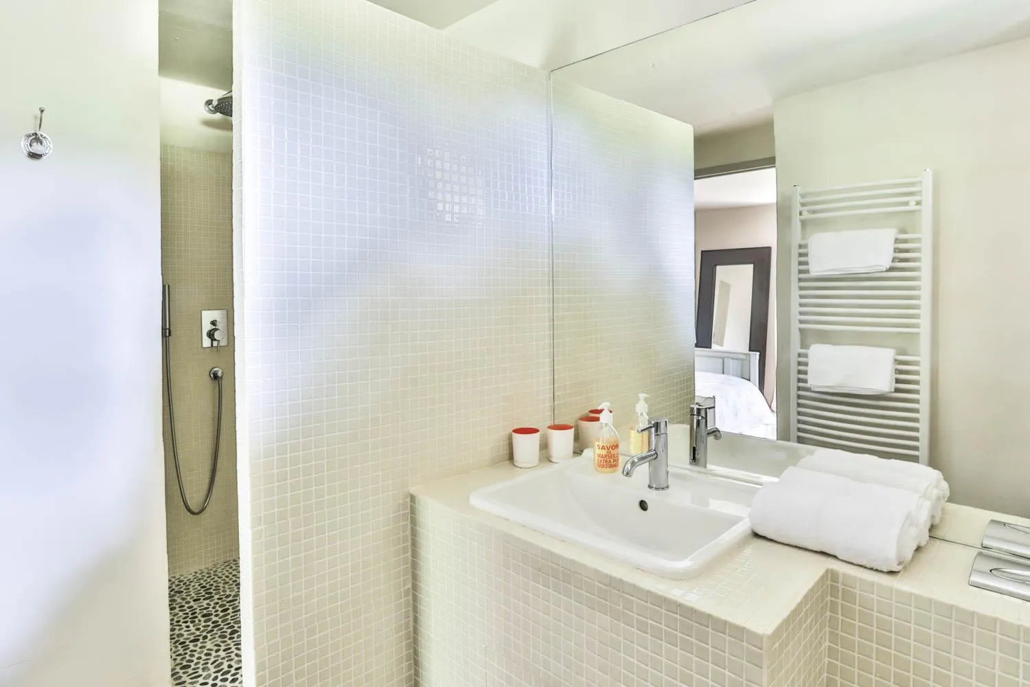 Bathroom in Le Prieuré La Madelène