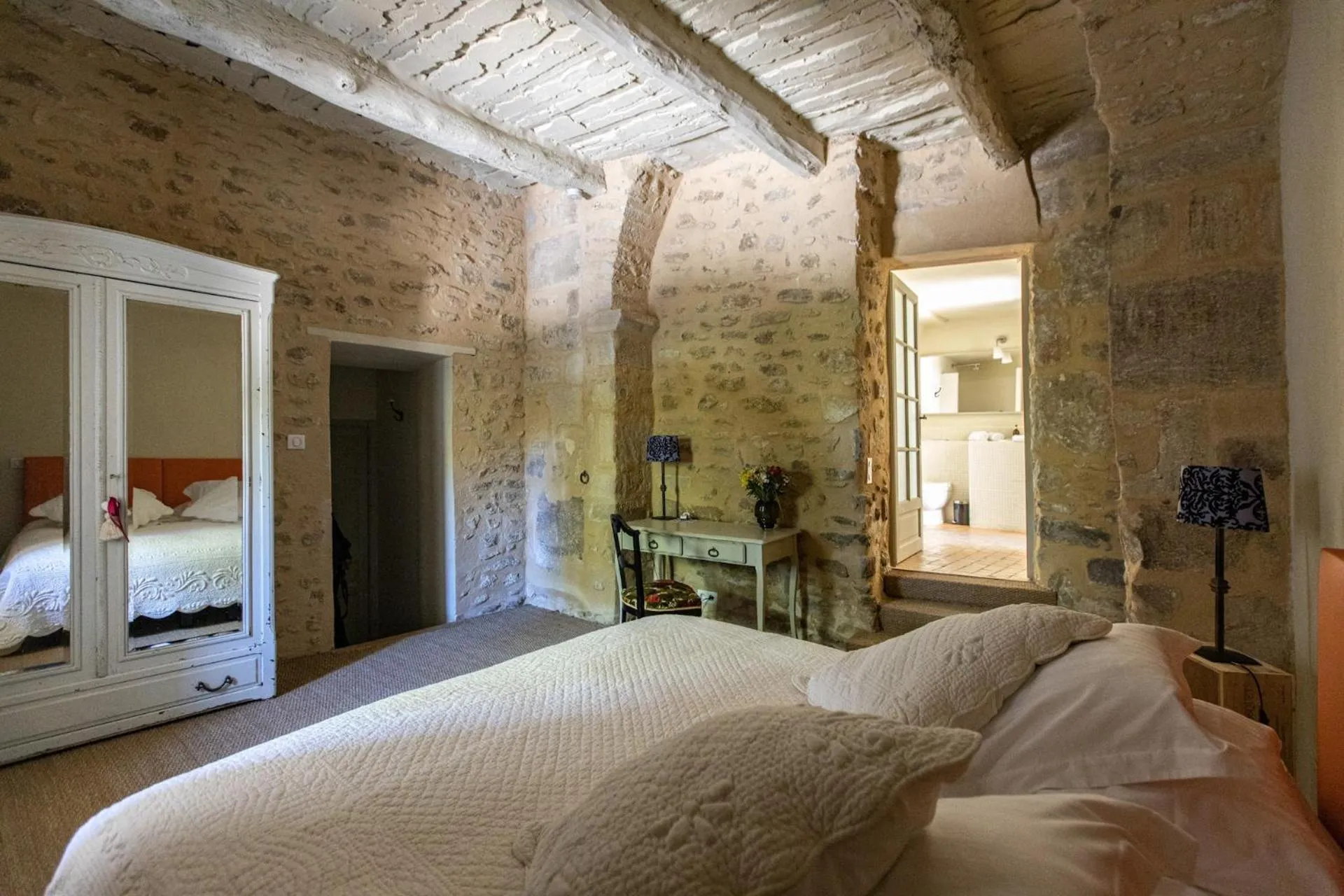 Standard King Room in Le Prieuré La Madelène