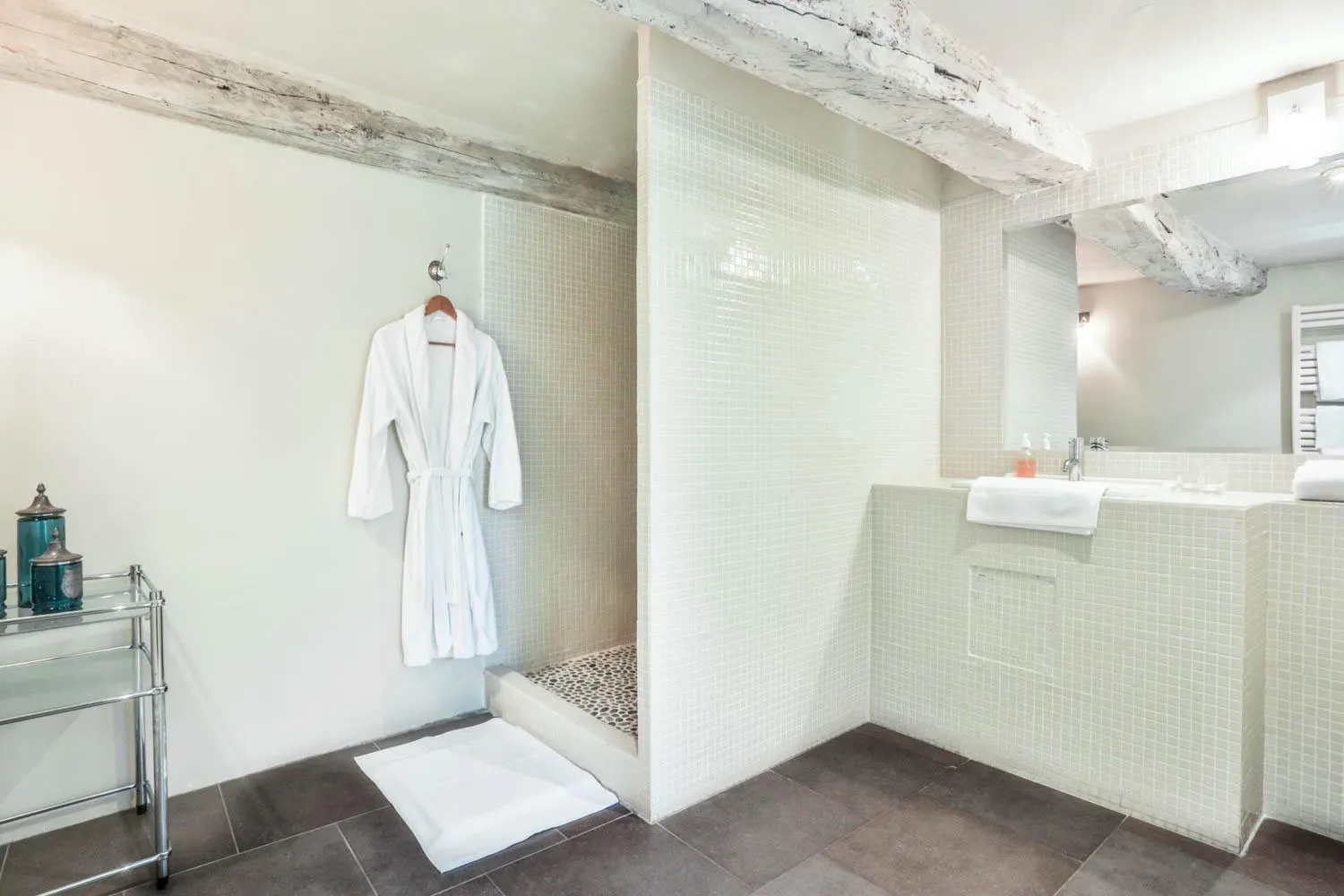 Bathroom in Le Prieuré La Madelène