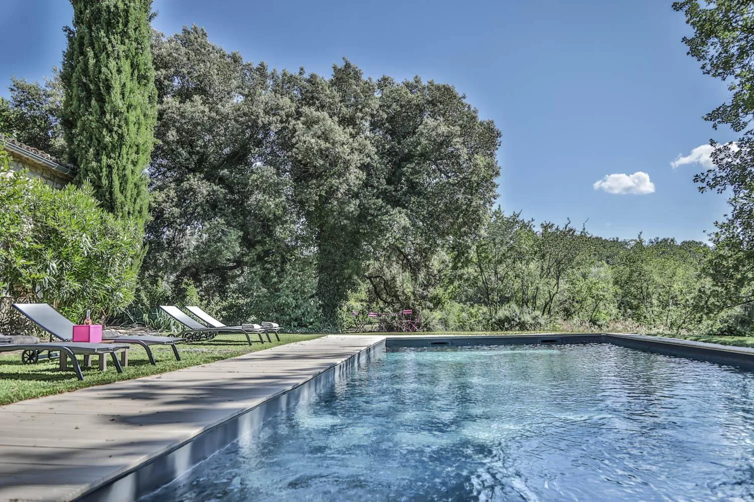 Pool view in Le Prieuré La Madelène