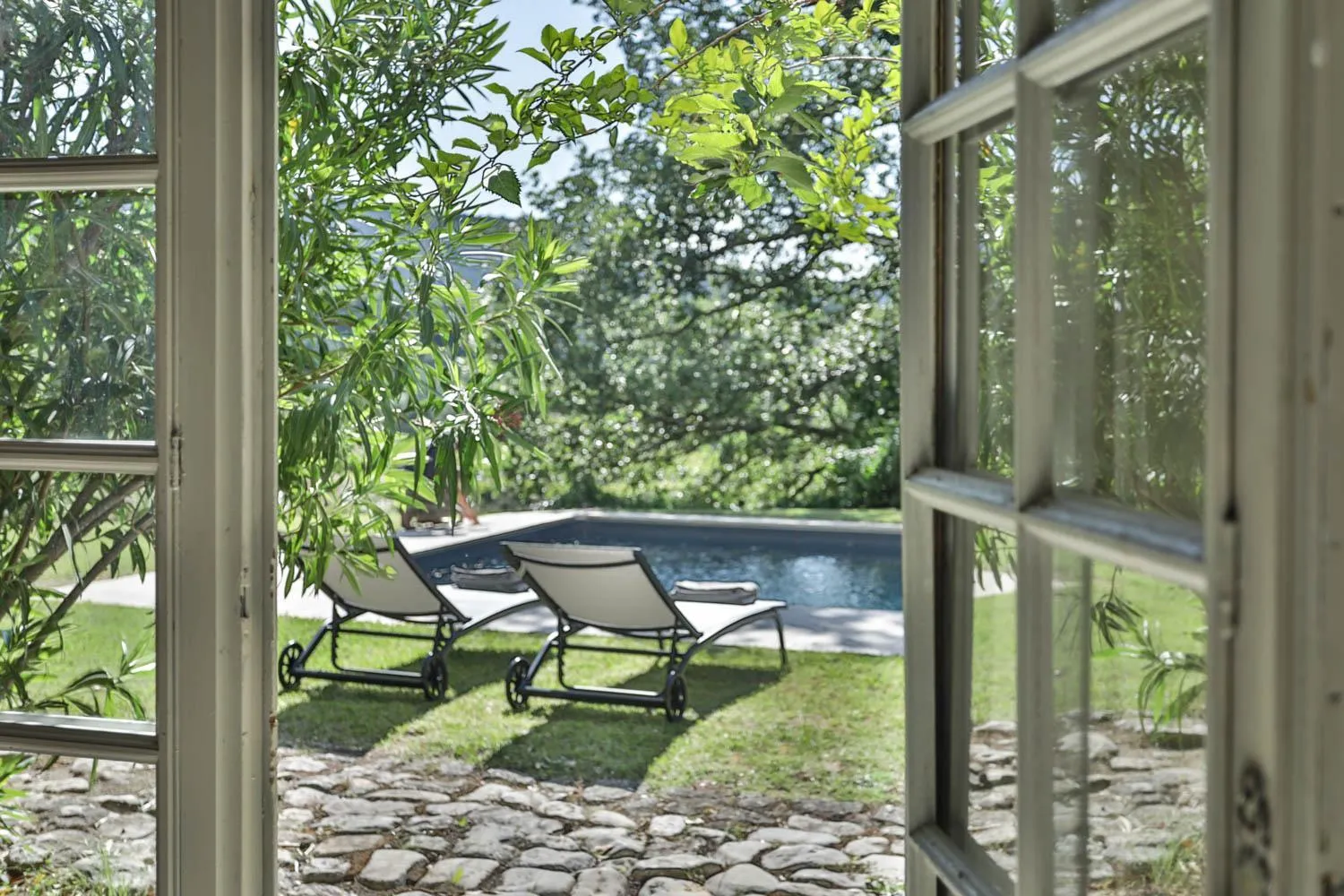 Pool view in Le Prieuré La Madelène