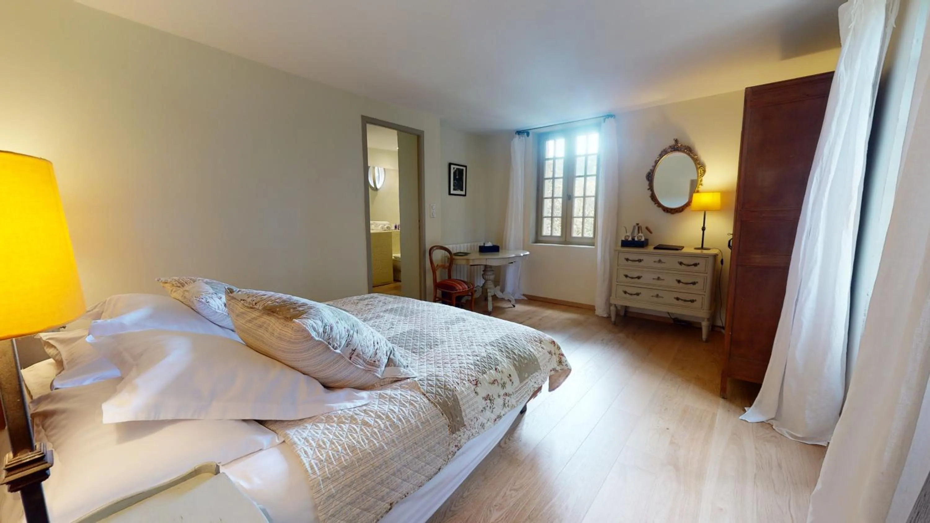 Photo of the whole room, Bed in Le Prieuré La Madelène