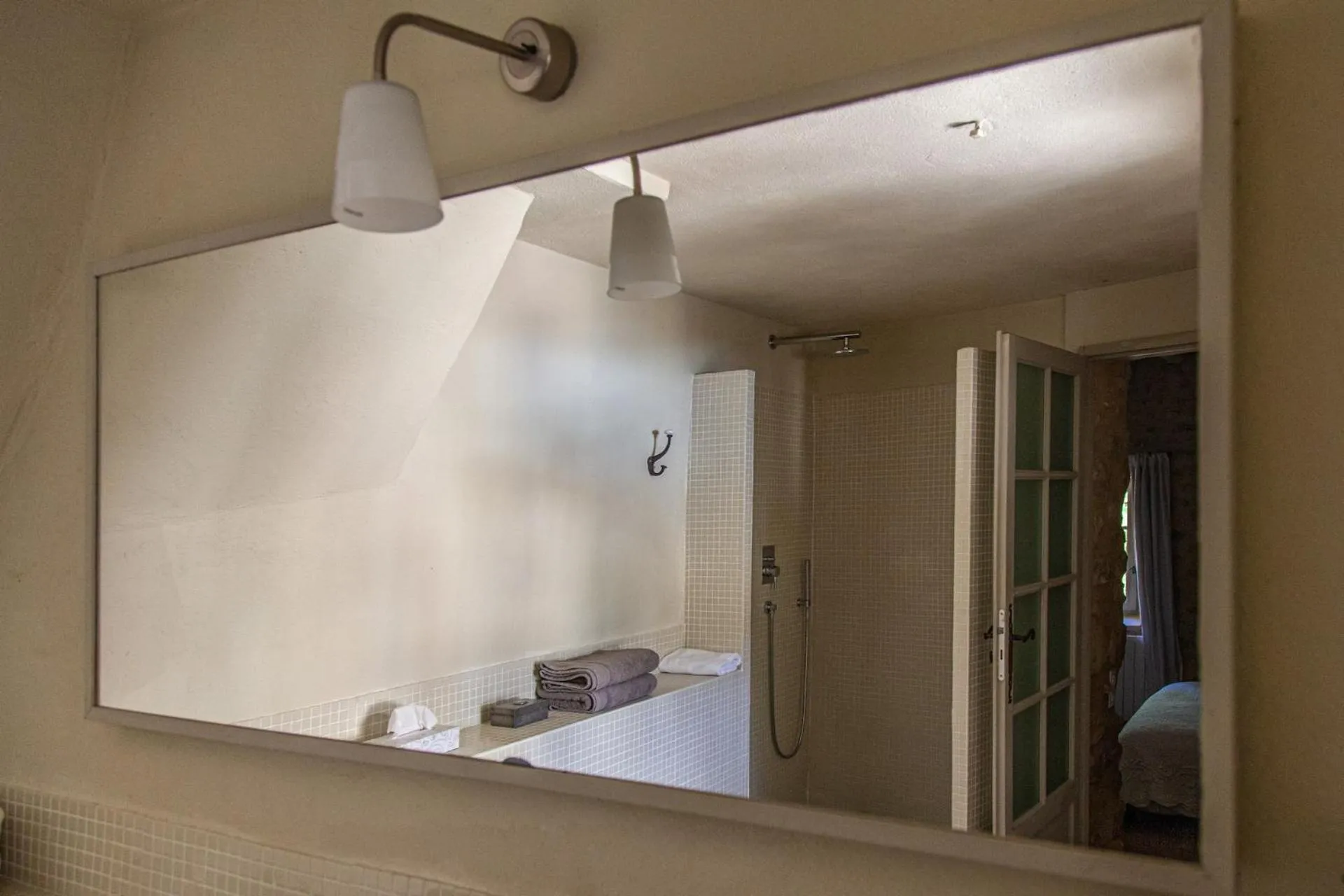 Bathroom in Le Prieuré La Madelène