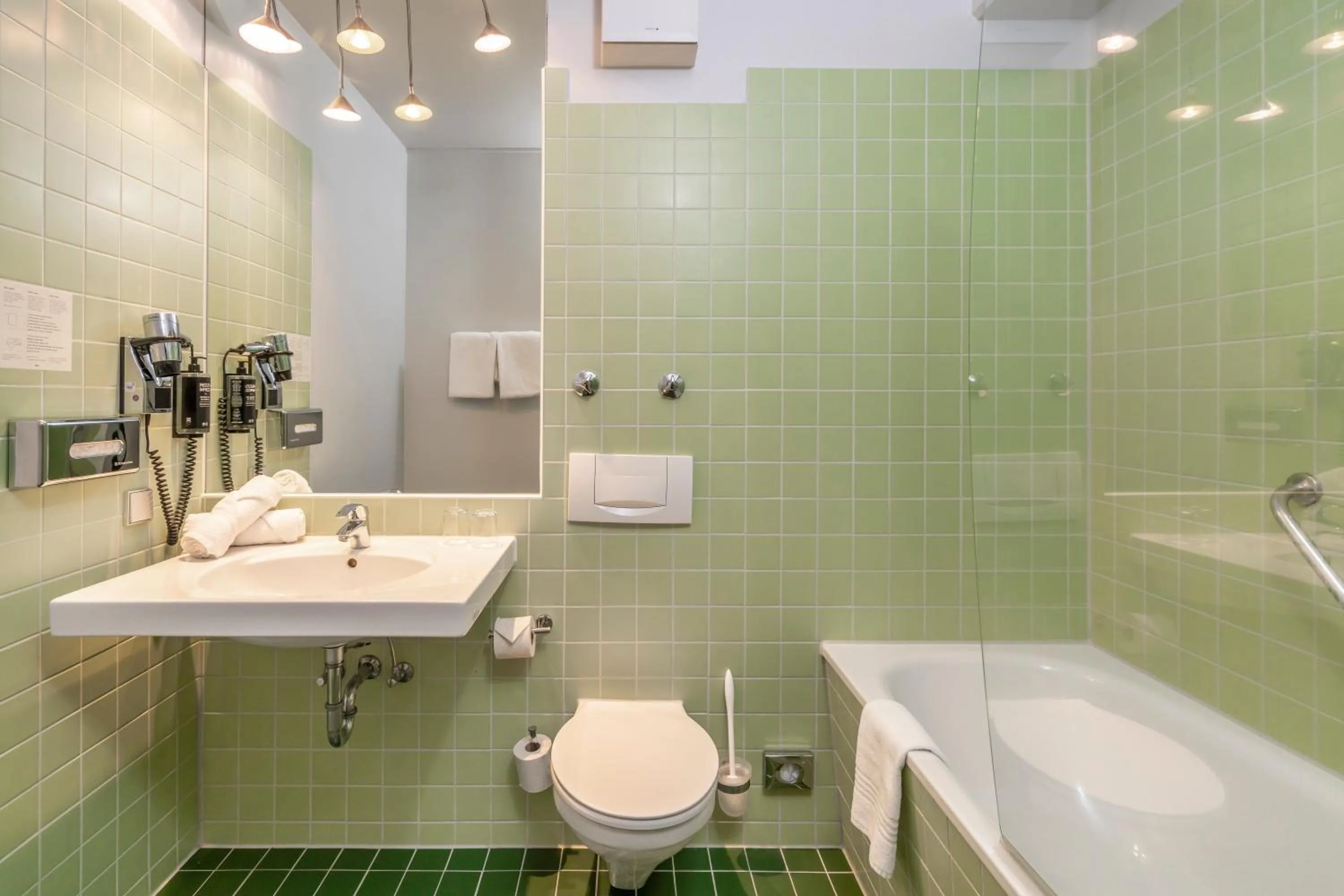 Toilet in ibis Styles Hamburg Alster City