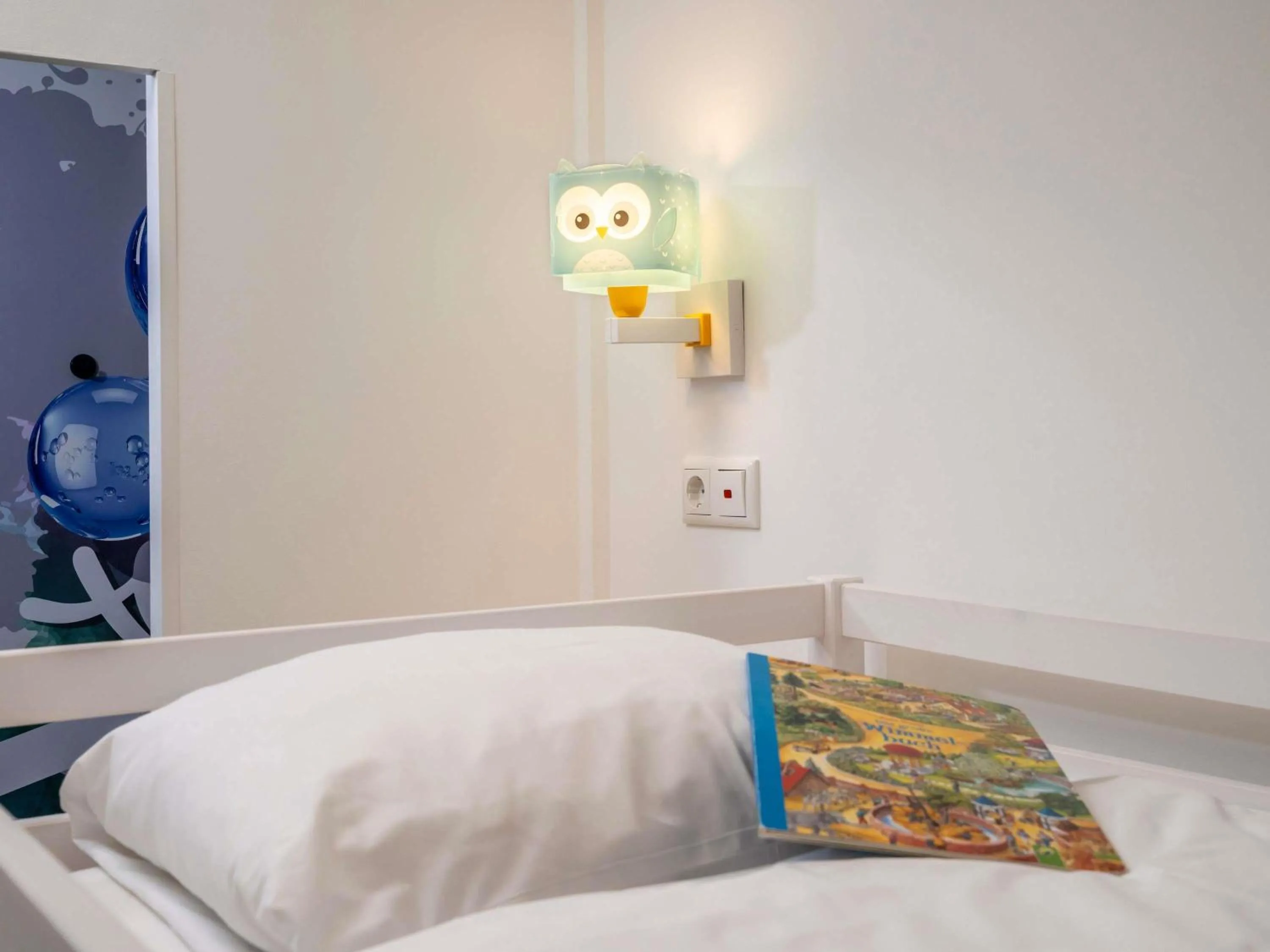 Bedroom, Bed in ibis Styles Hamburg Alster City