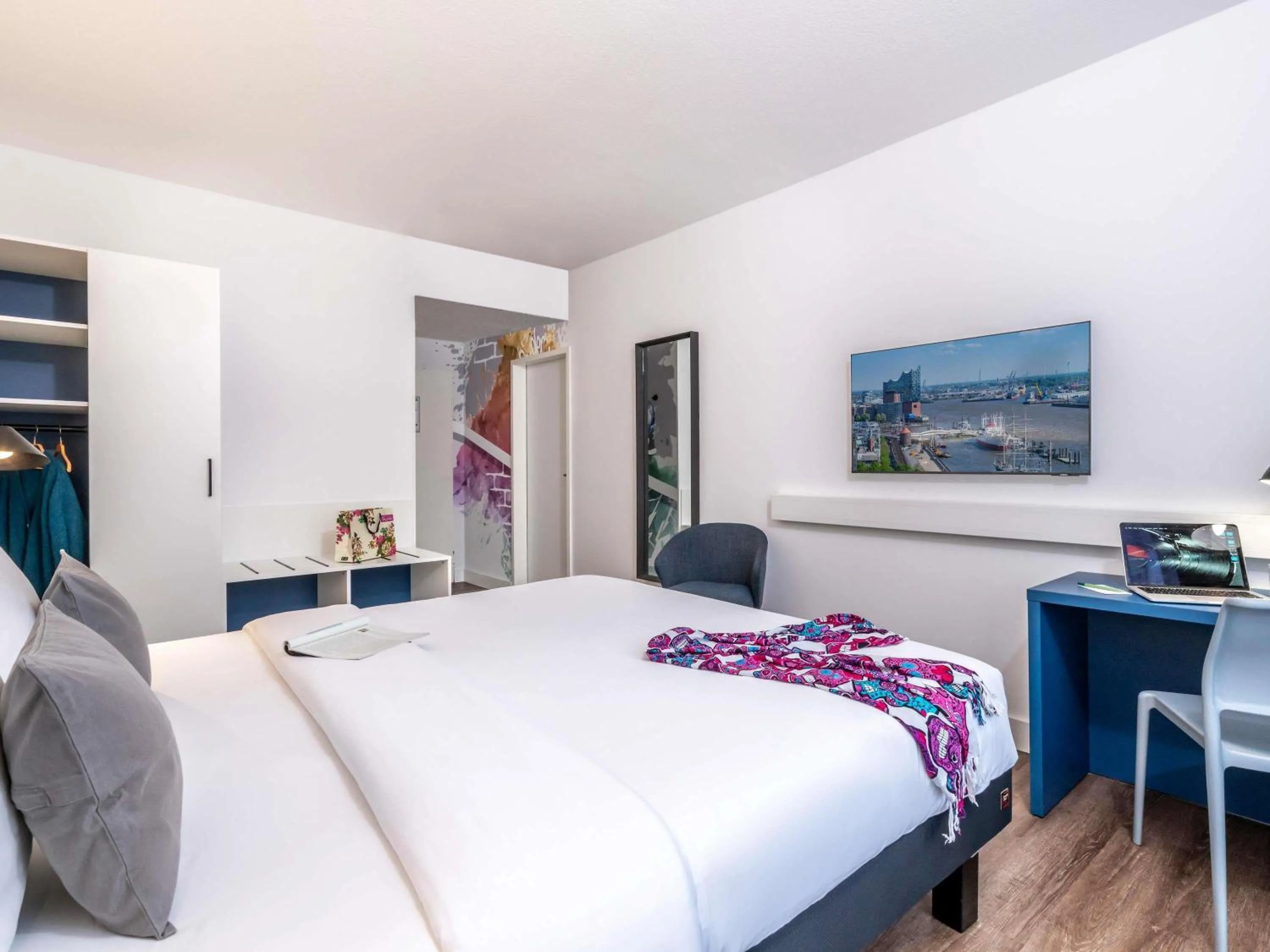 Bedroom, Bed in ibis Styles Hamburg Alster City