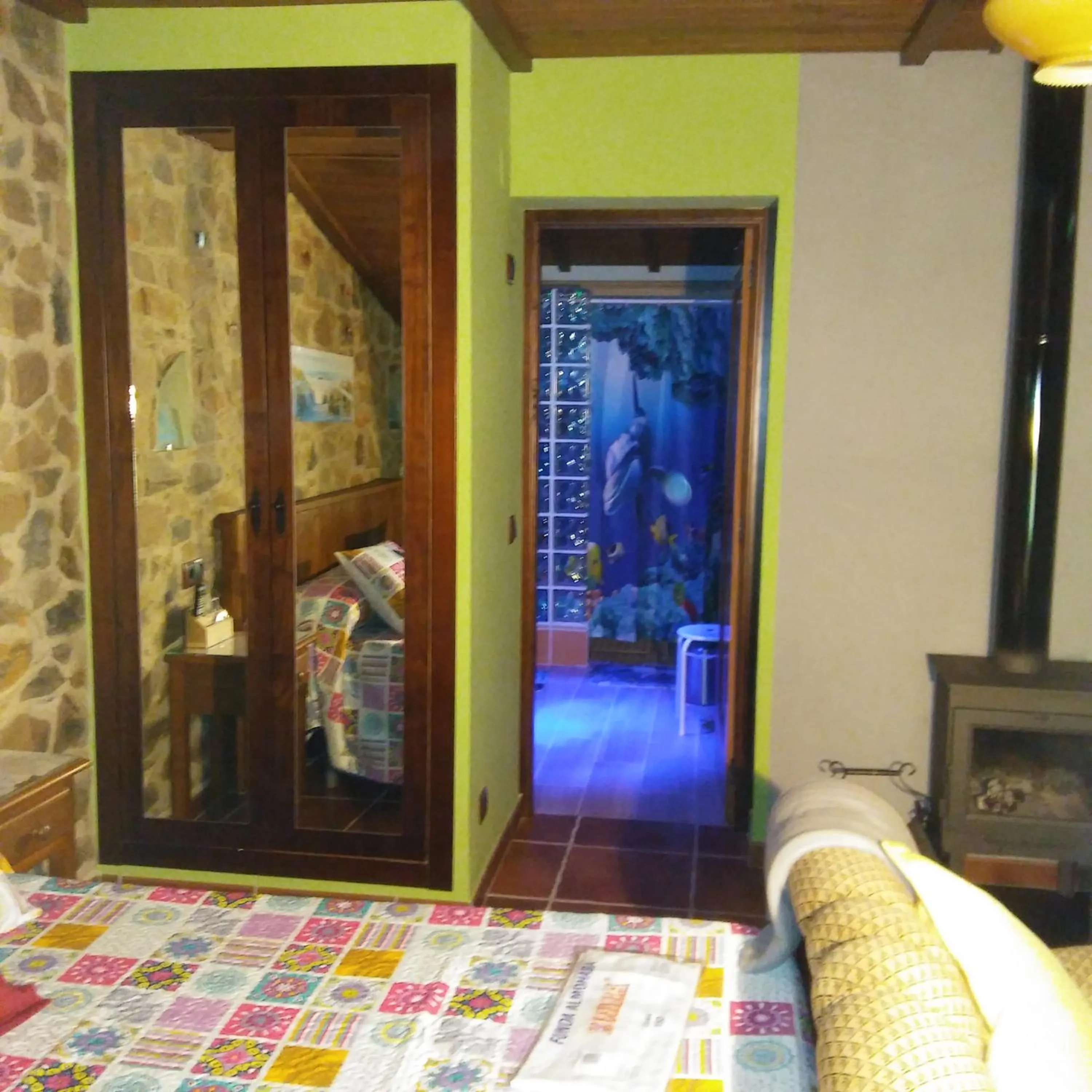 Property building, Bed in La Cabaña Romantica de Llano