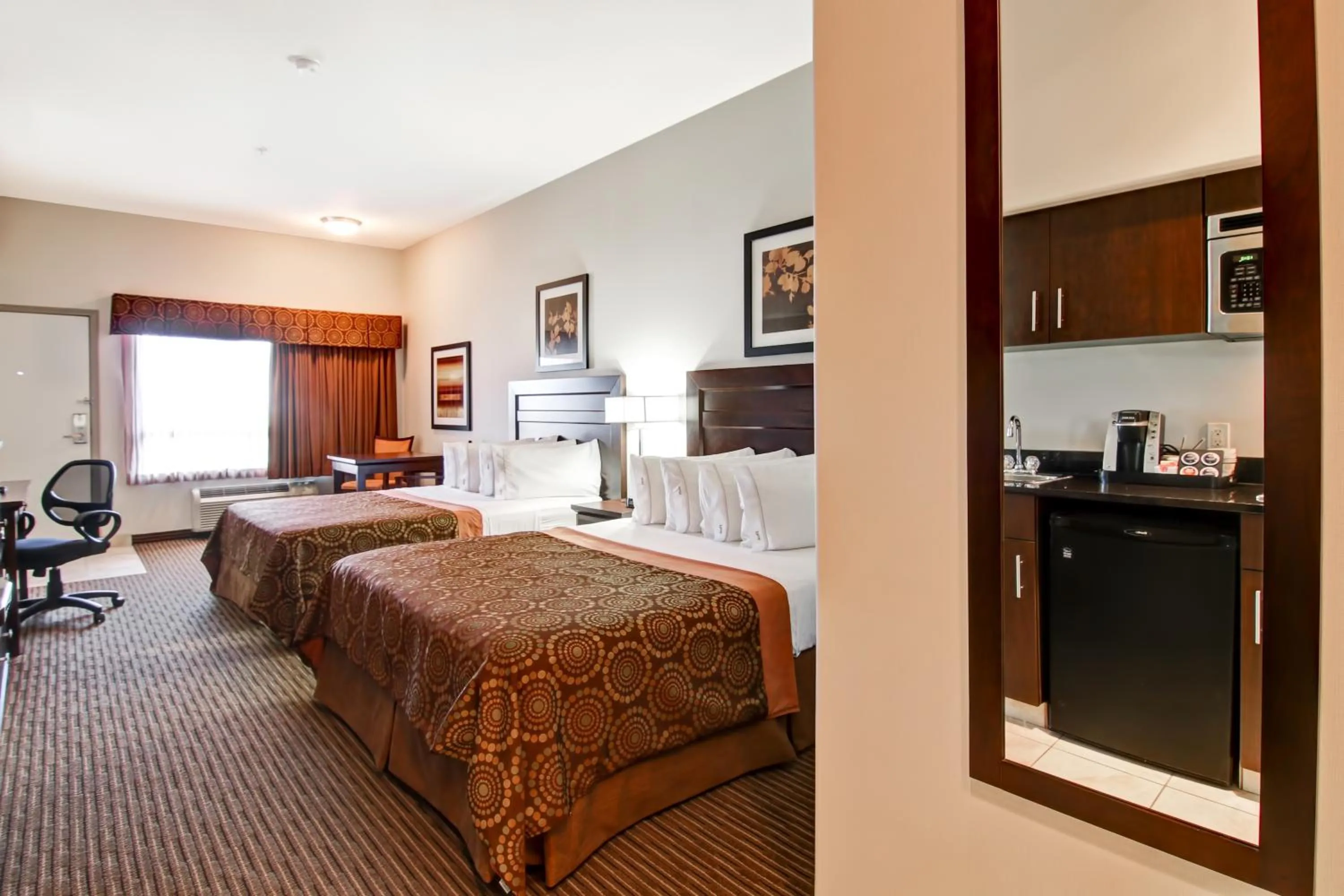 Kitchen or kitchenette, Bed in Canalta Hotel Humboldt