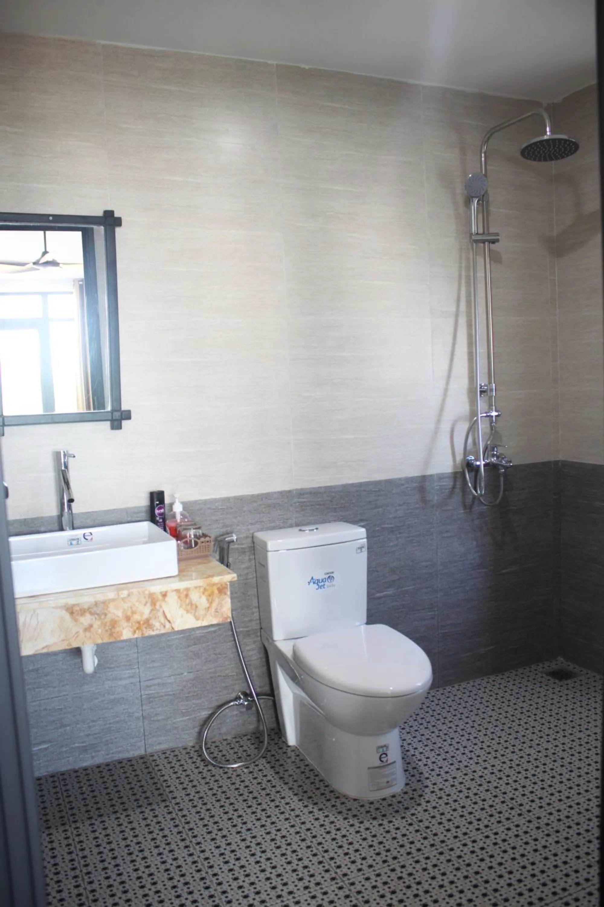 Shower in Thuong Da Riverside Homestay