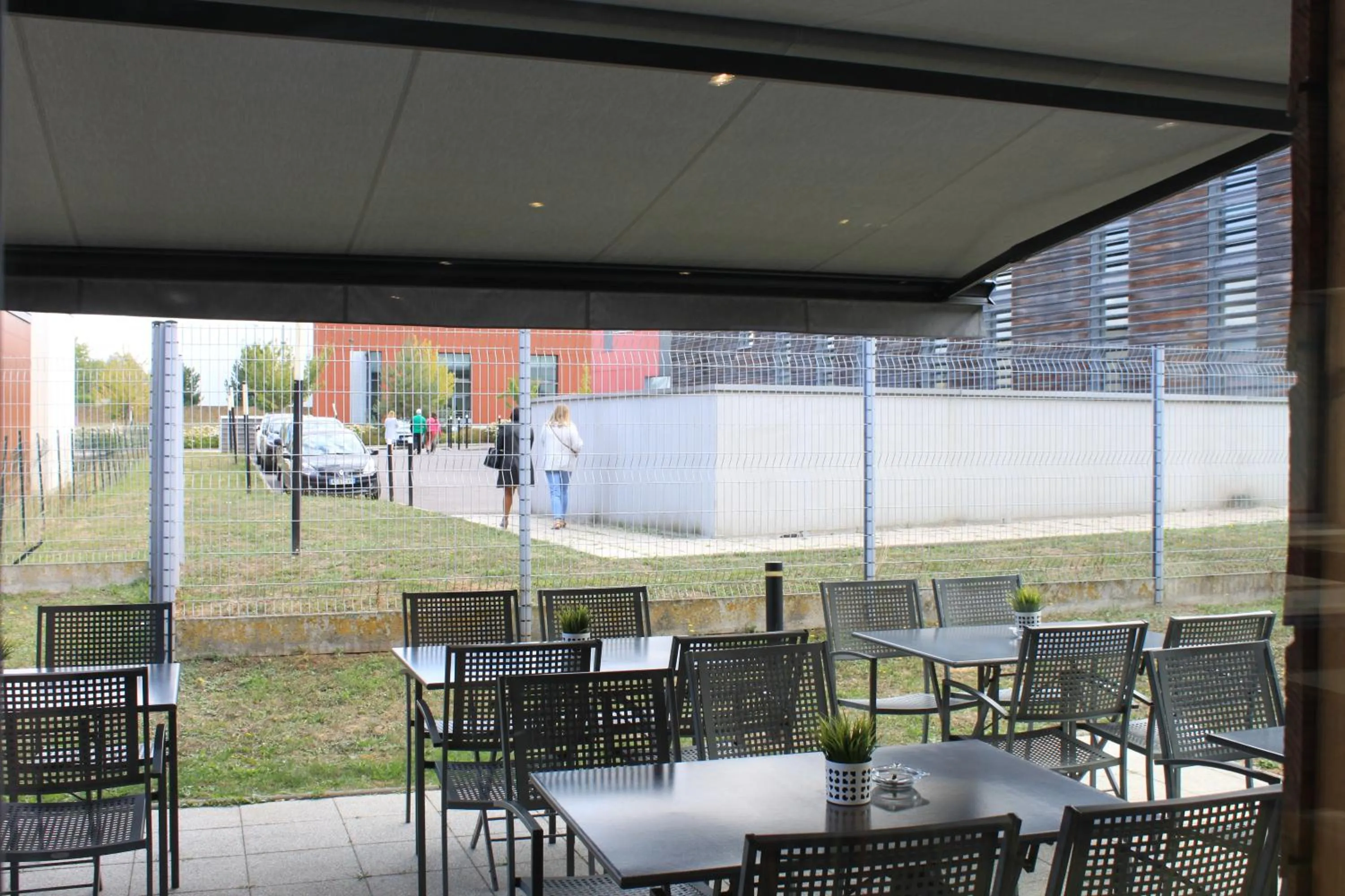 Patio in ibis budget Metz Technopole