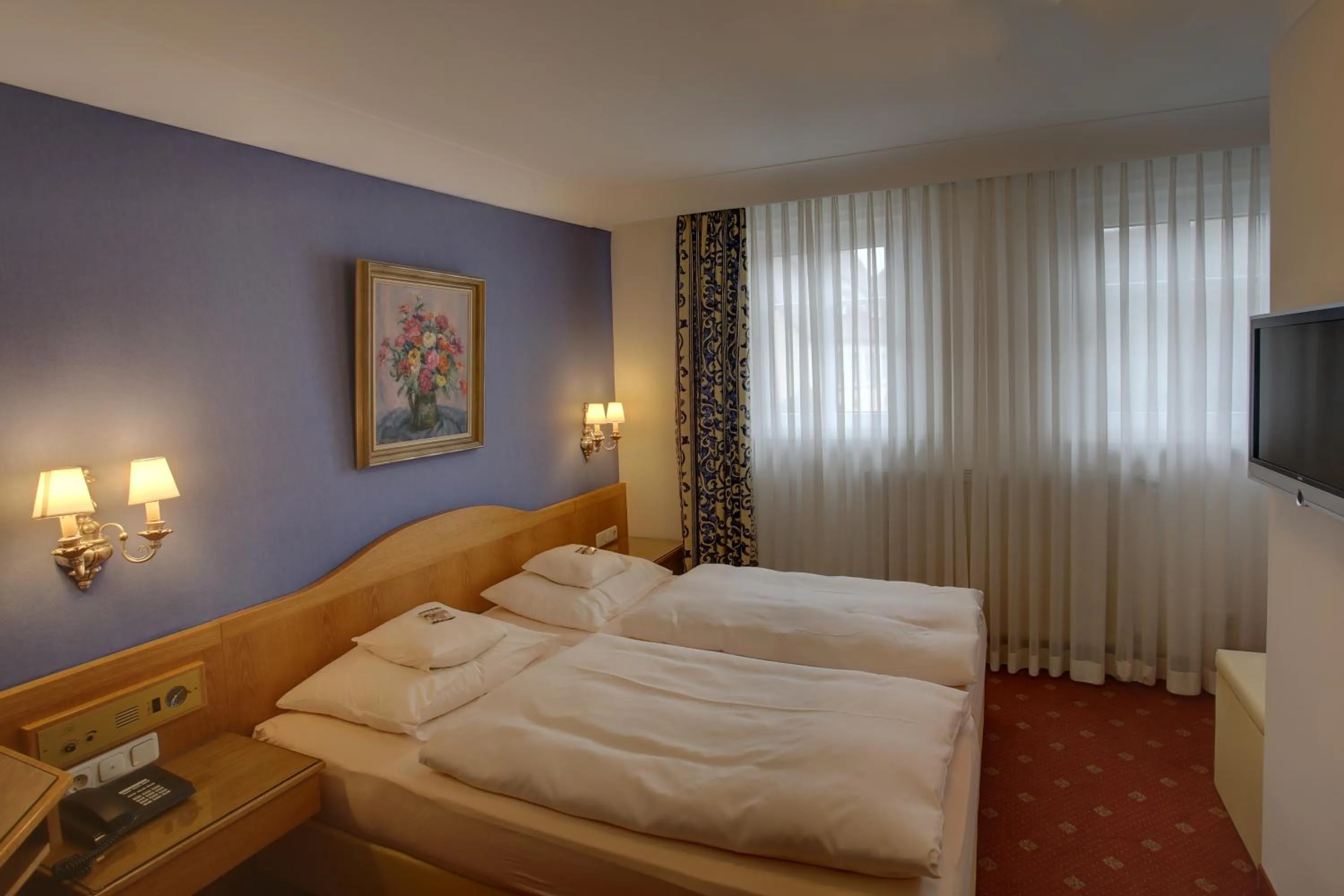 Photo of the whole room, Bed in Hotel Brauereigasthof Landwehr-Bräu