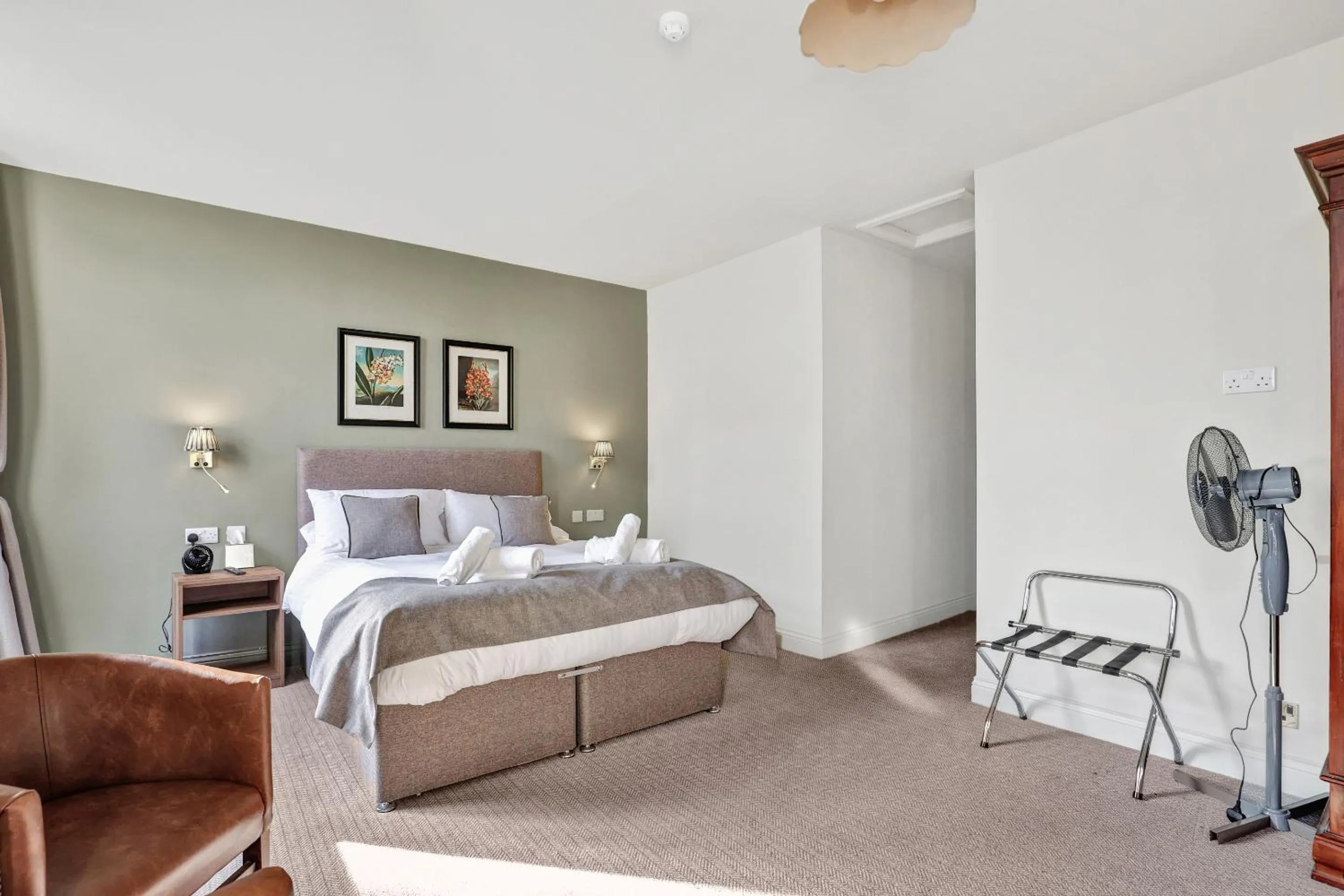 Bedroom, Bed in The Lambton Arms