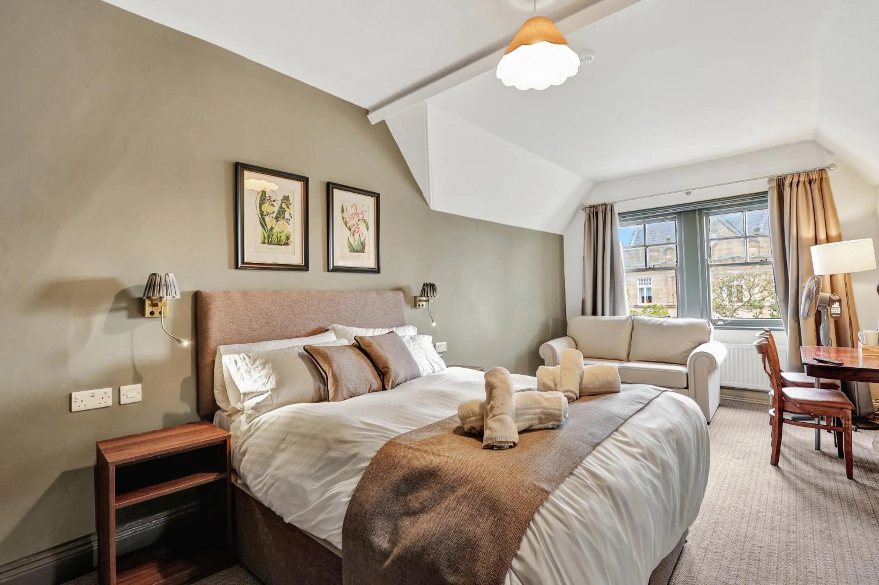 Bedroom, Bed in The Lambton Arms