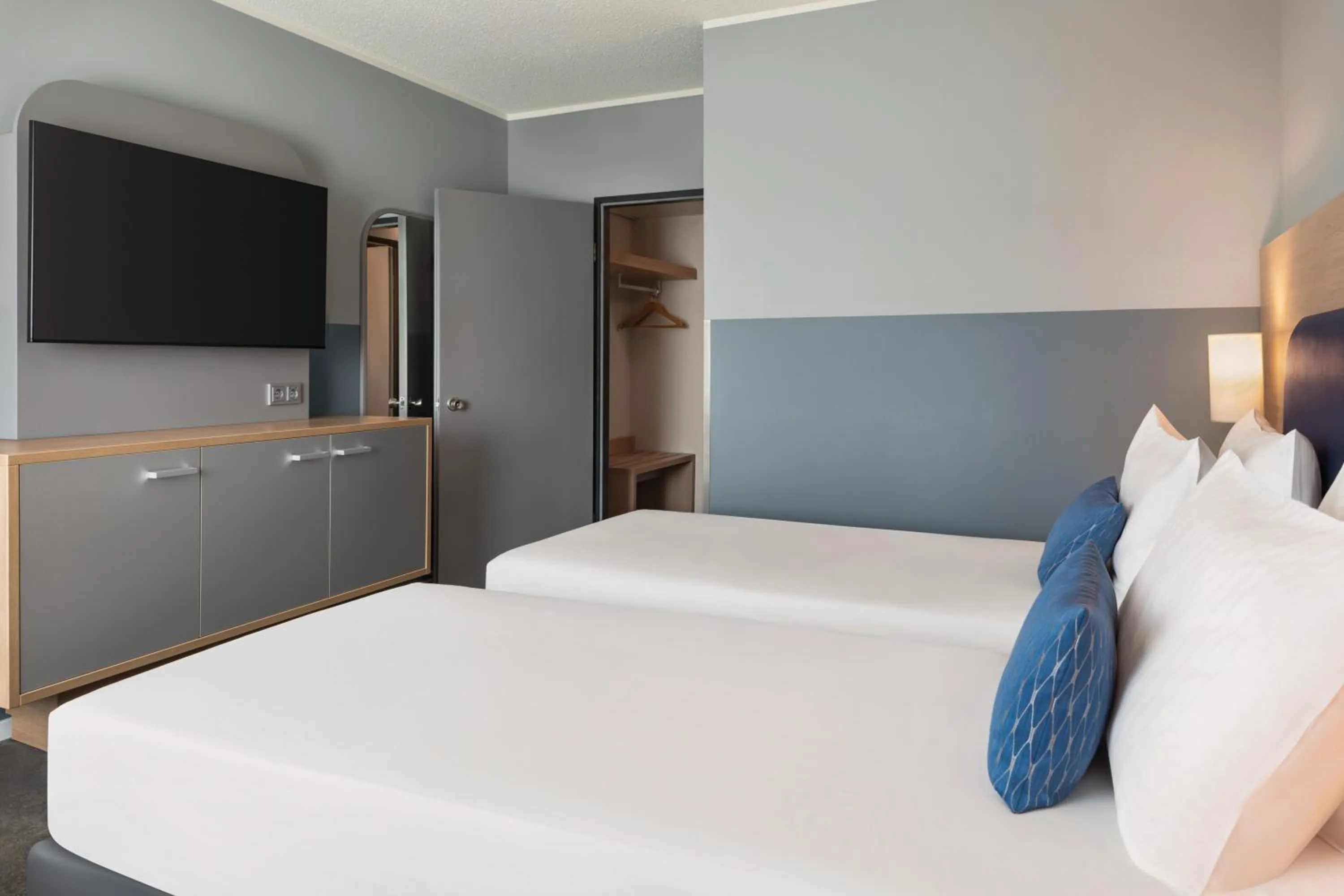 Bed in Vienna House Easy by Wyndham Frankfurt Airport